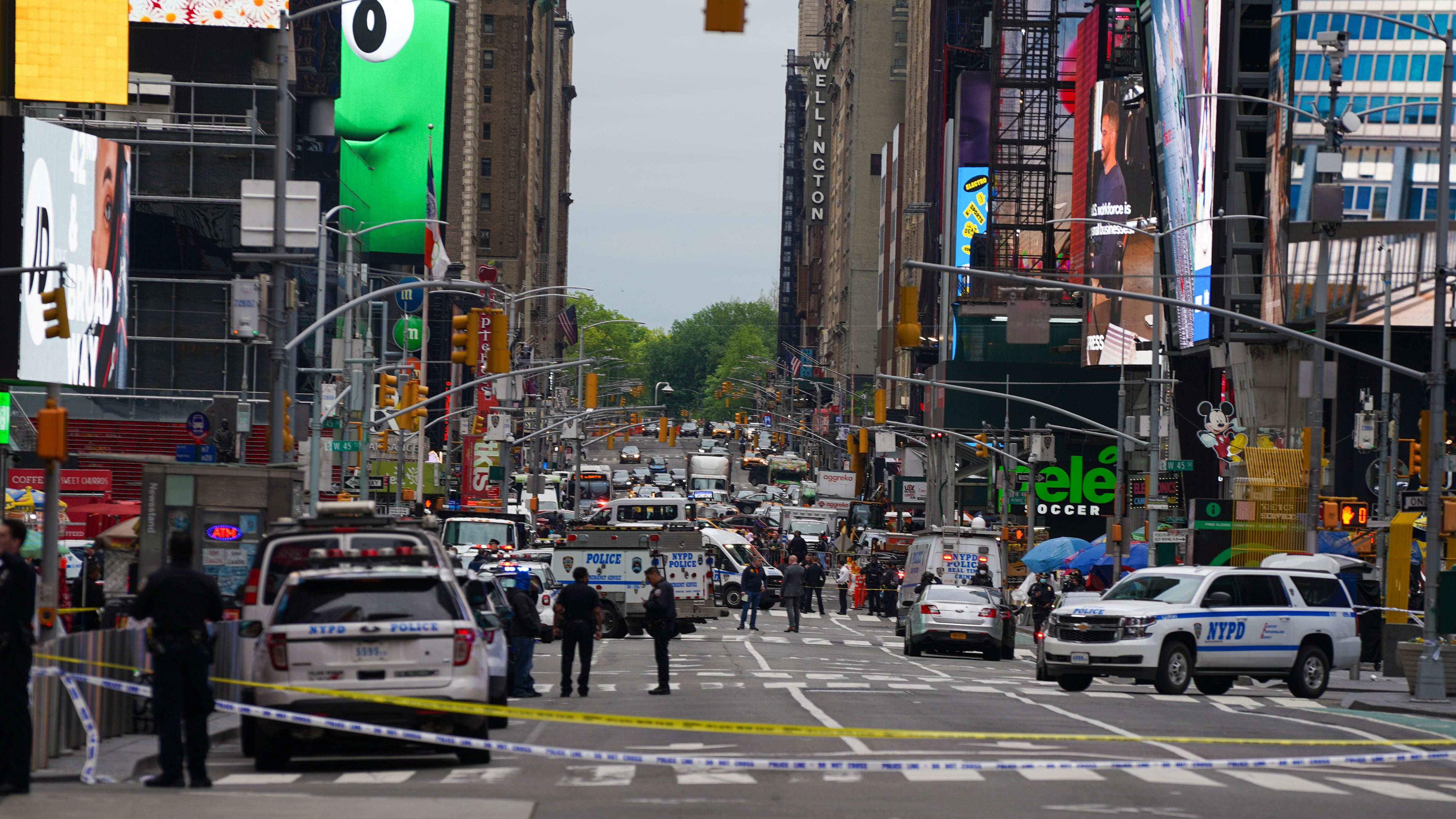 Girl, 2 women wounded in Times Square shooting; search for gunman continues