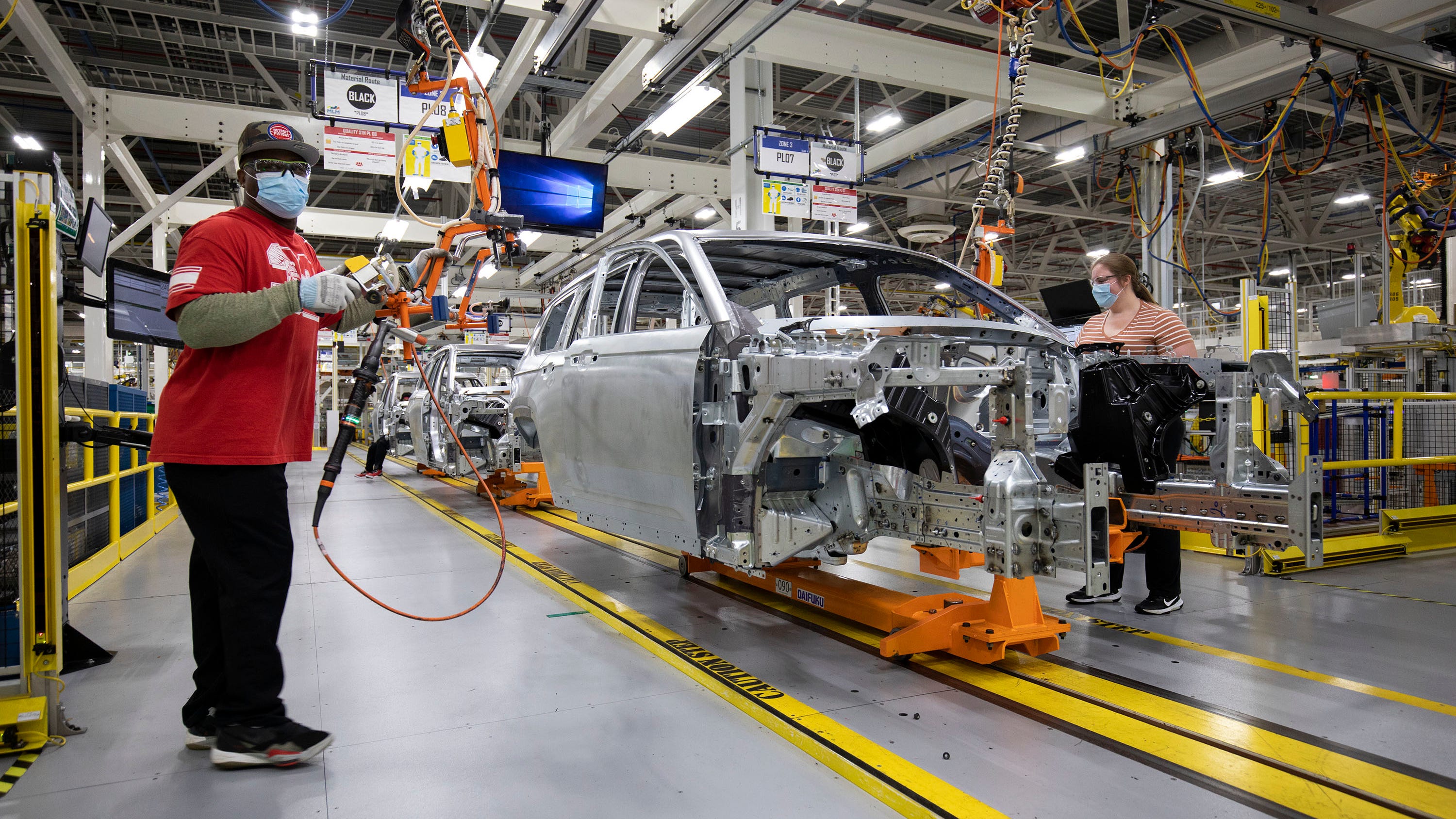 UAW reissues mask requirement for workers at Ford, General Motors, Stellantis facilities