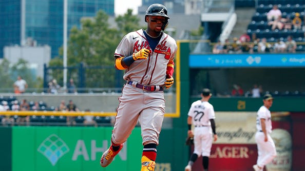 Watch: Ronald Acuña Jr. scared by thunder/lightning