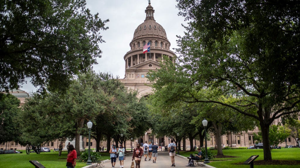 With the election in five weeks, Abbott and O'Rourke are gaining momentum in race for Governor
