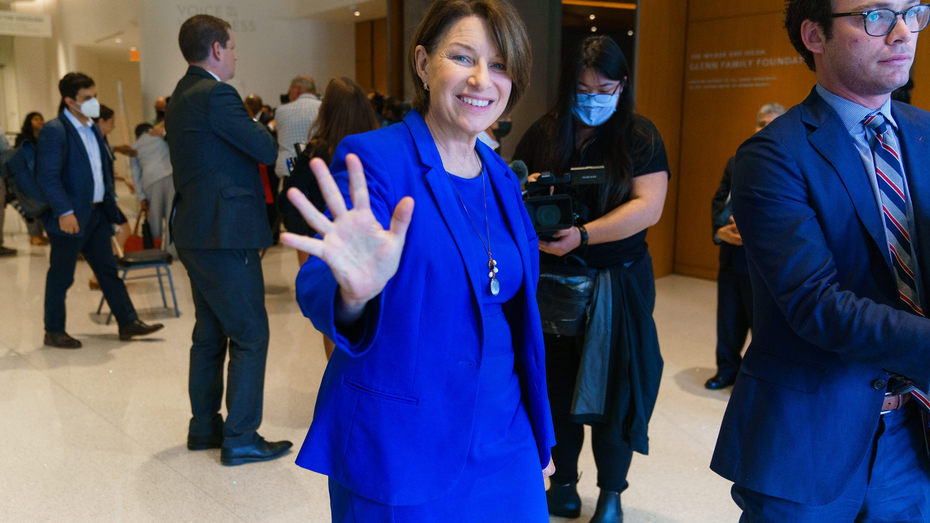 Sen. Klobuchar shares that getting cancer ‘put things into perspective’
