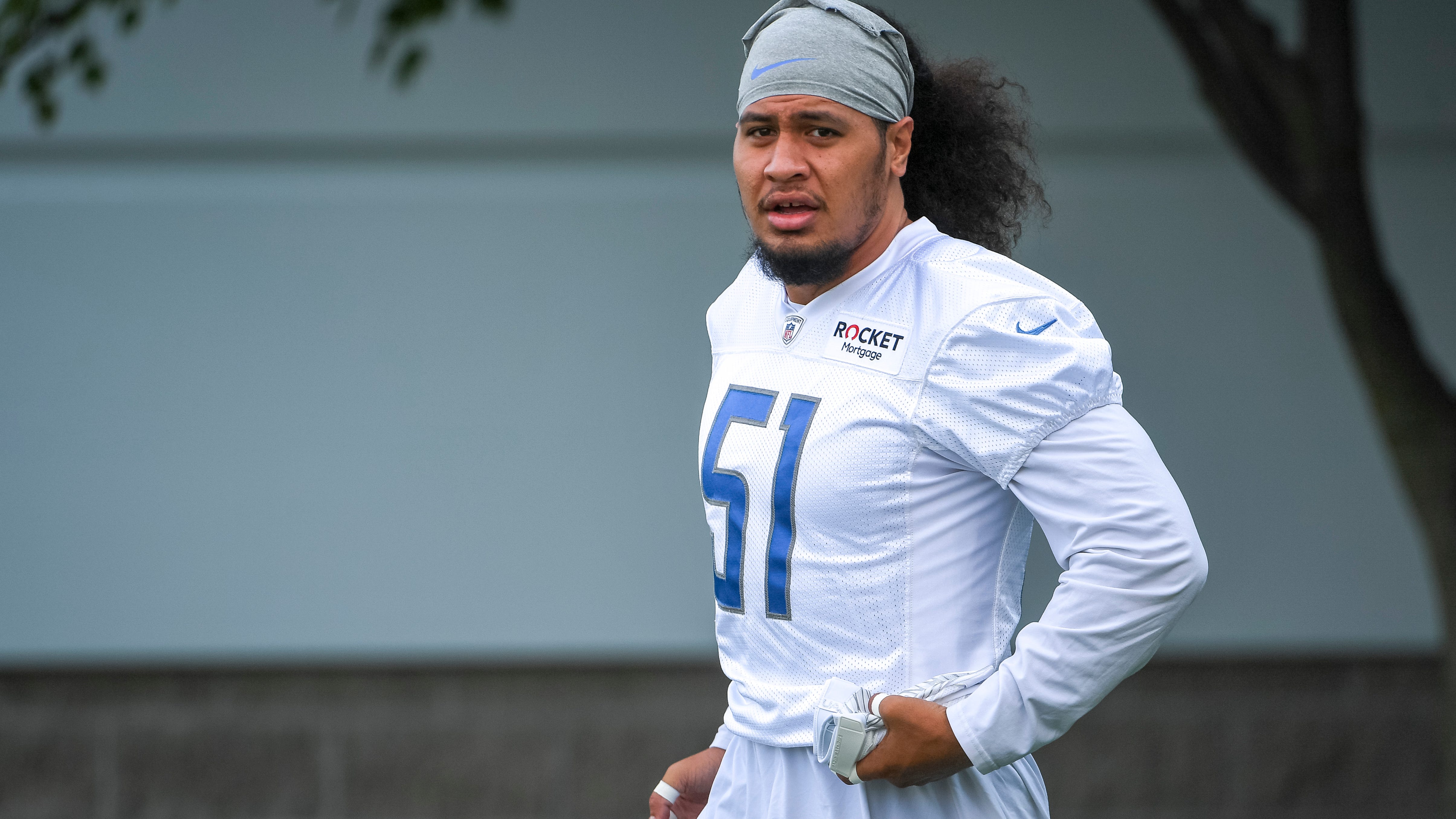 With no trade suitors, Jahlani Tavai reaches fitting end with Lions