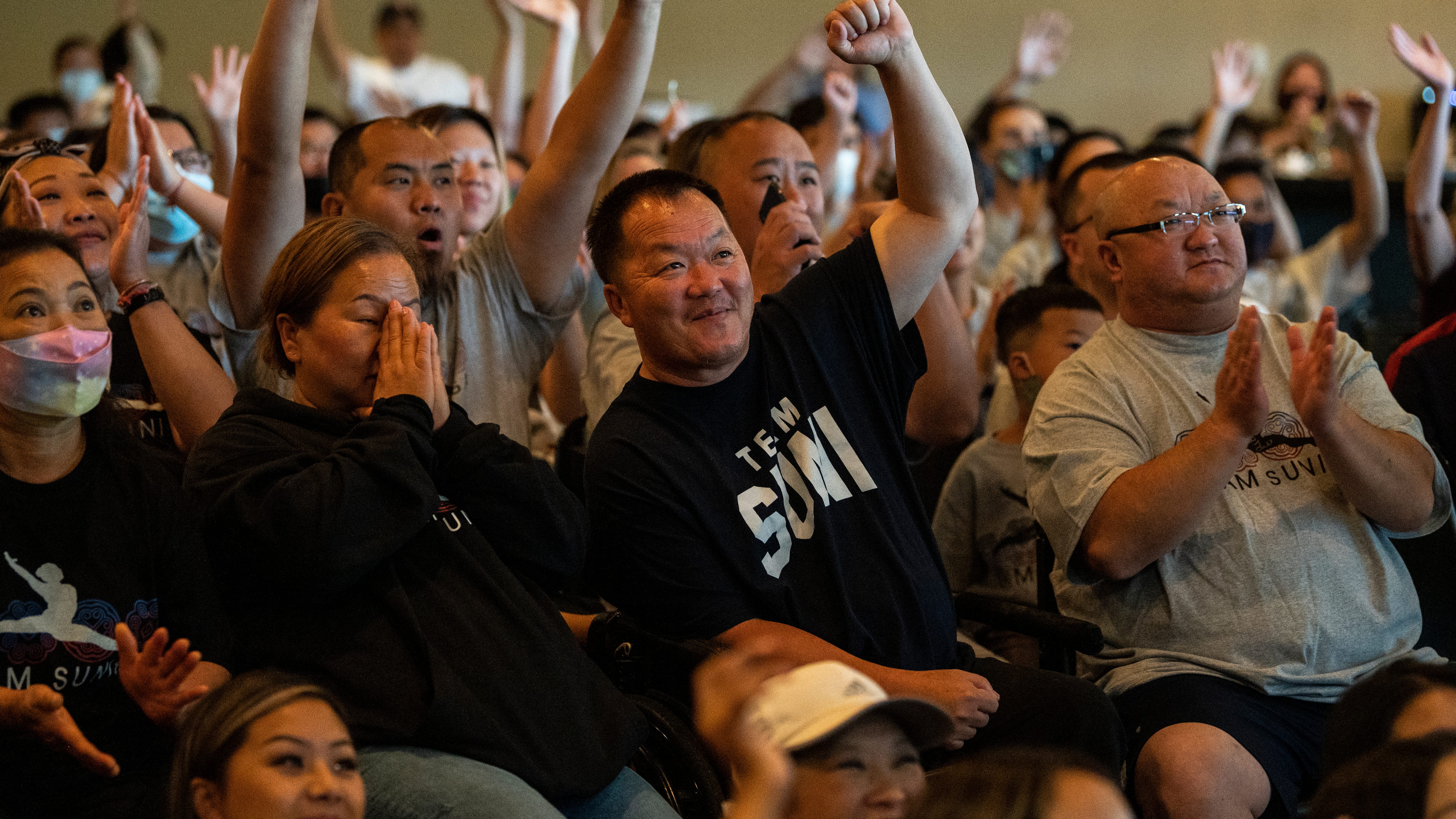 Suni Lee's parents react to their daughters gold medal winning performance in Tokyo