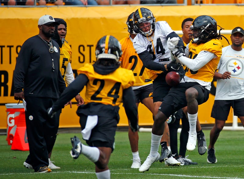 Mike Tomlin looks on during Steelers practice