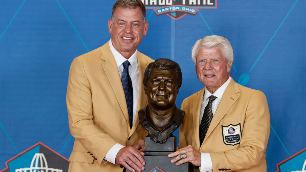 Troy Aikman tends bar to promote new beer