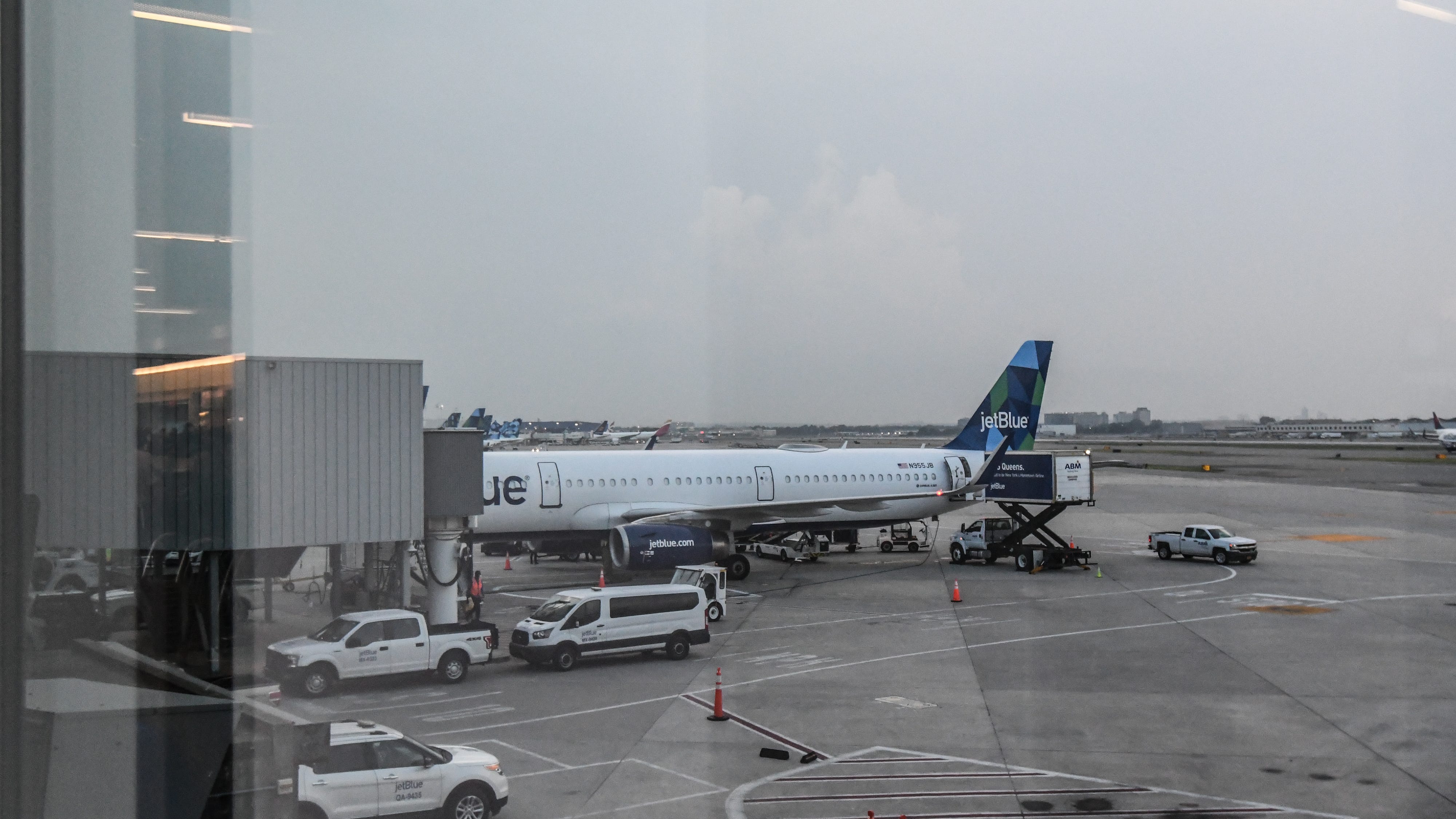 Guns allegedly stolen from luggages of 2 off-duty NYPD cops while traveling from JFK