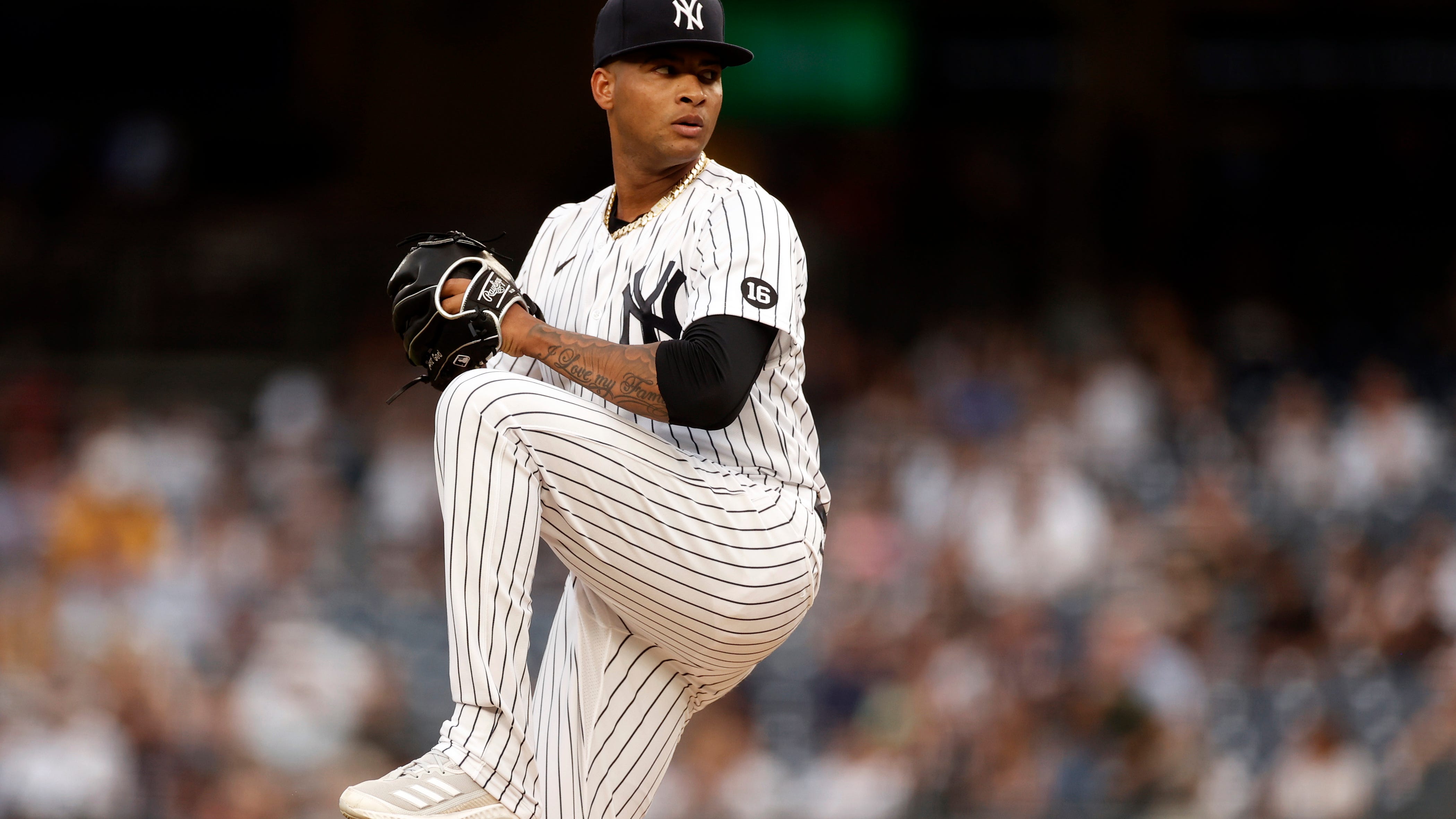 Yankees pitching prospect Luis Gil exits game with elbow injury