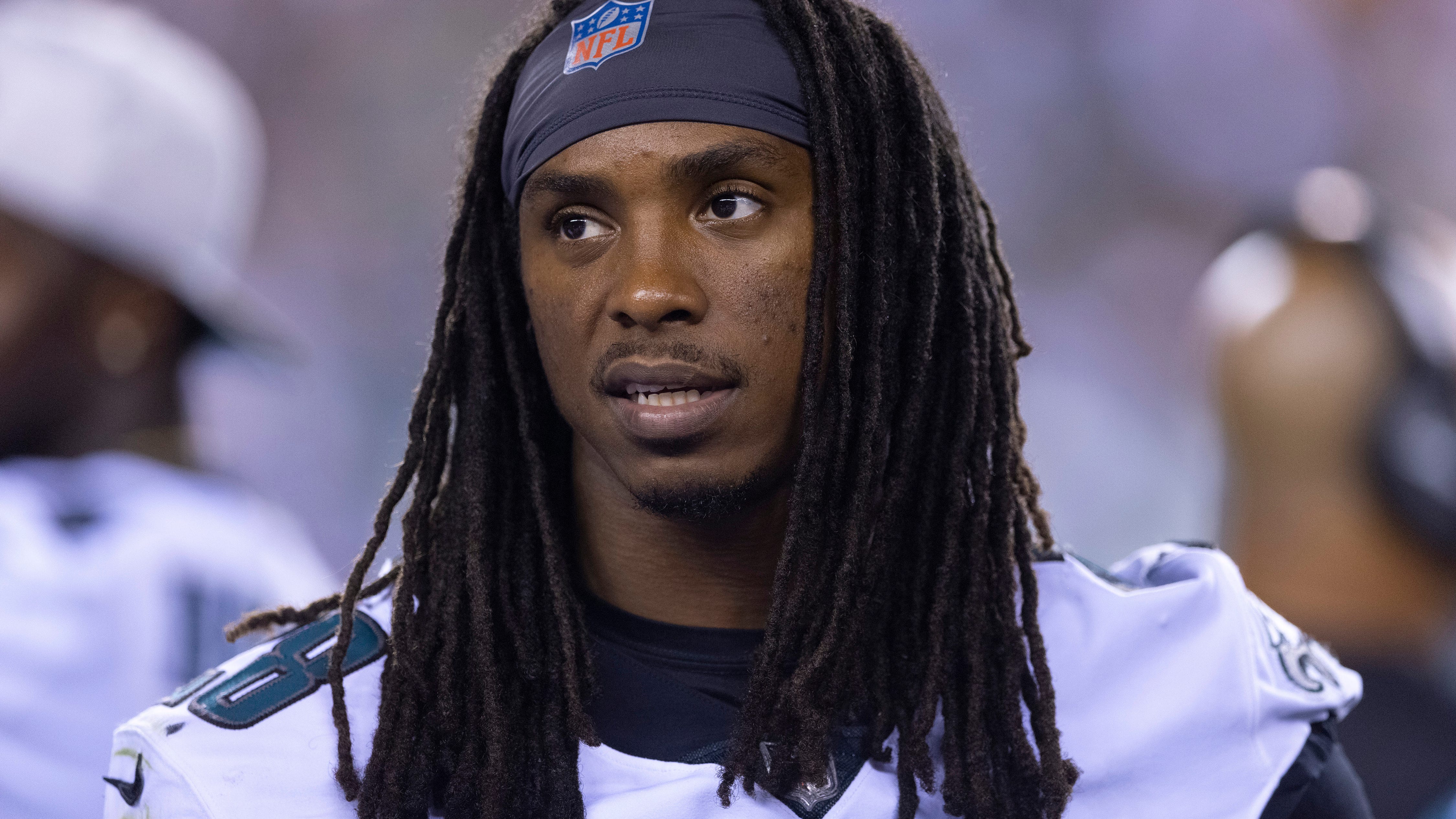 Eagles' Anthony Harris takes young fan to Daddy-Daughter Dance after her father passed away