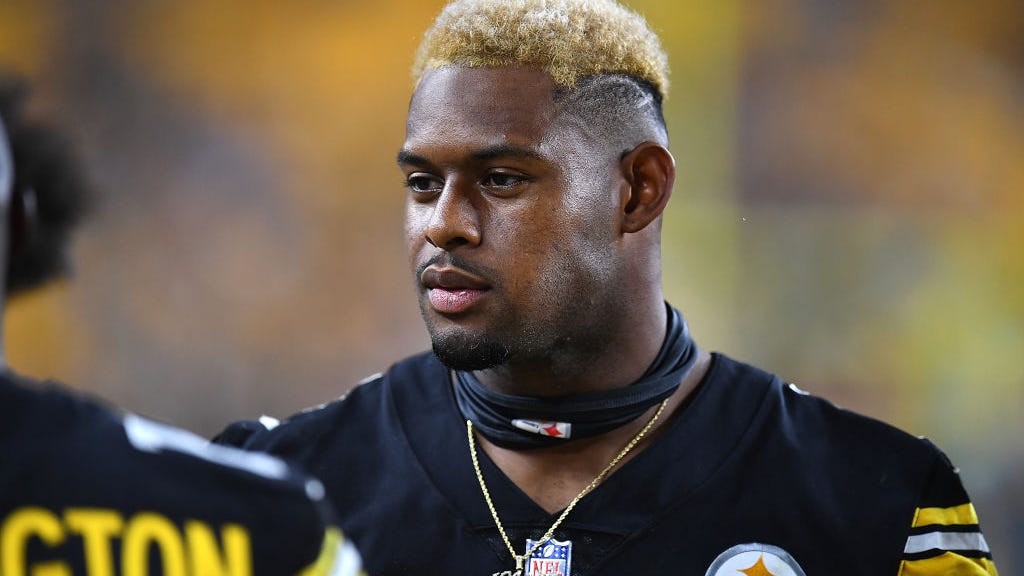 JuJu Smith-Schuster did the milk crate challenge for some reason