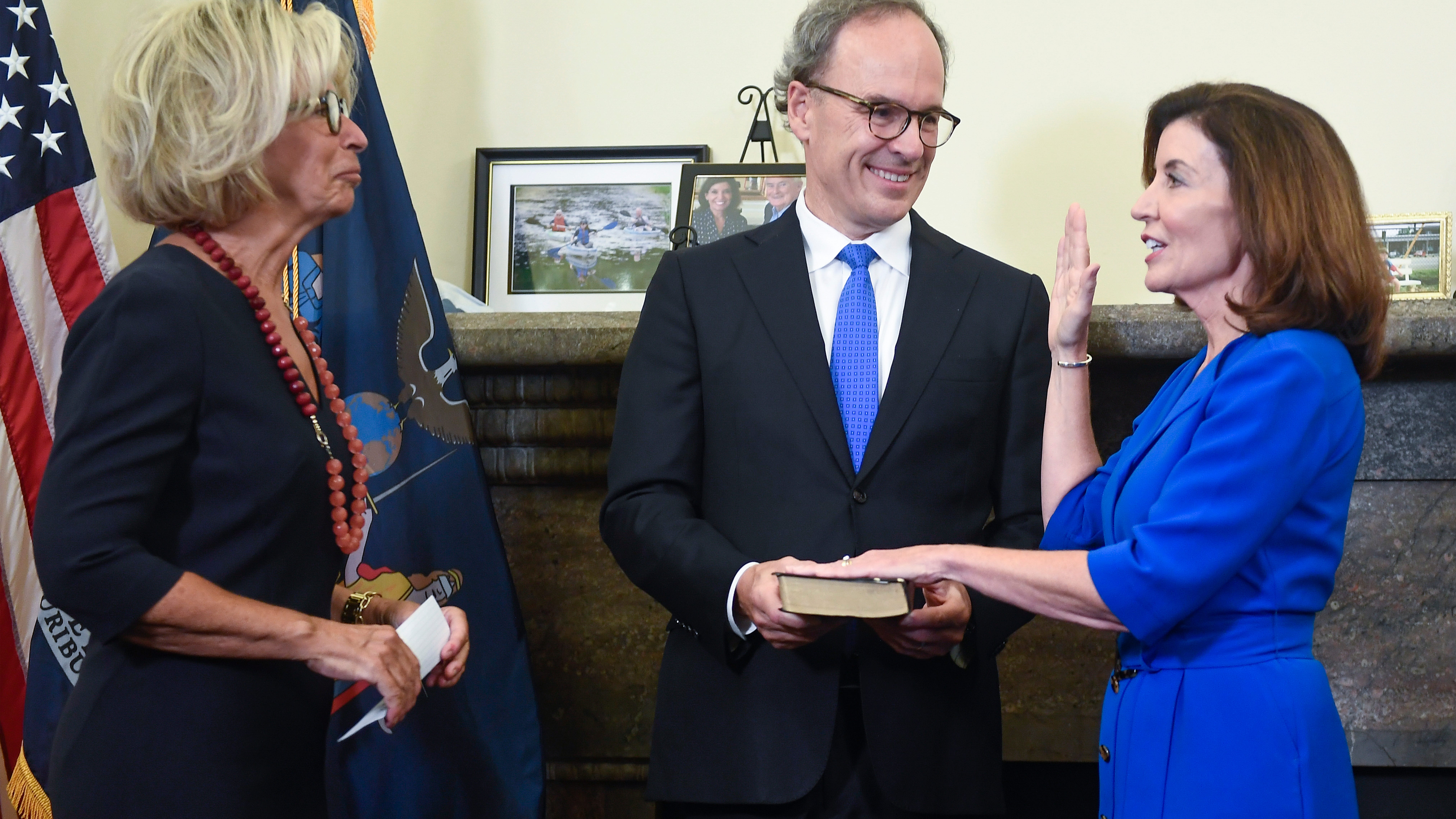 Kathy Hochul becomes New York’s first female governor