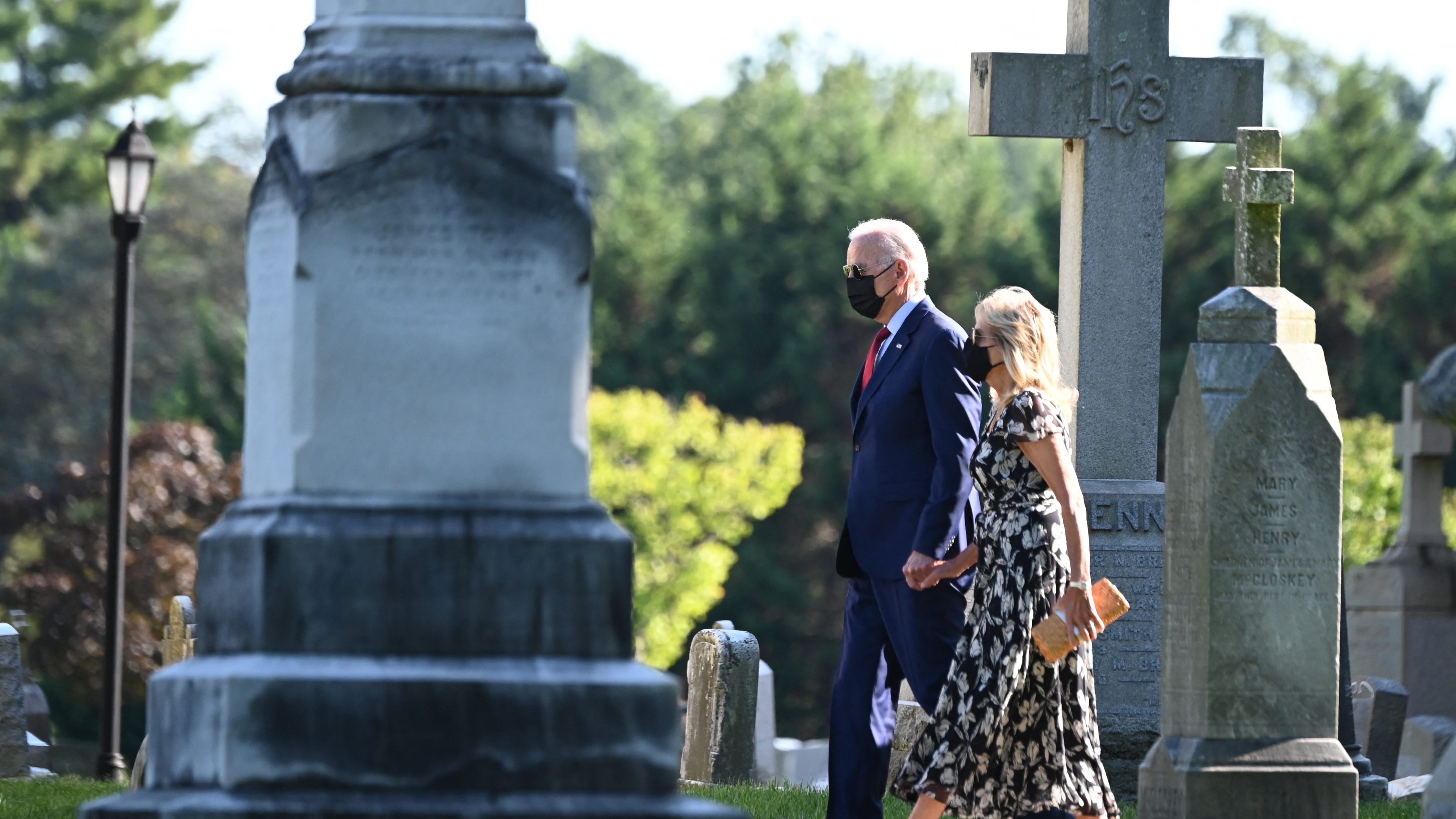 VIDEOS & PICS: Biden kicks off Labor Day weekend with church, golf
