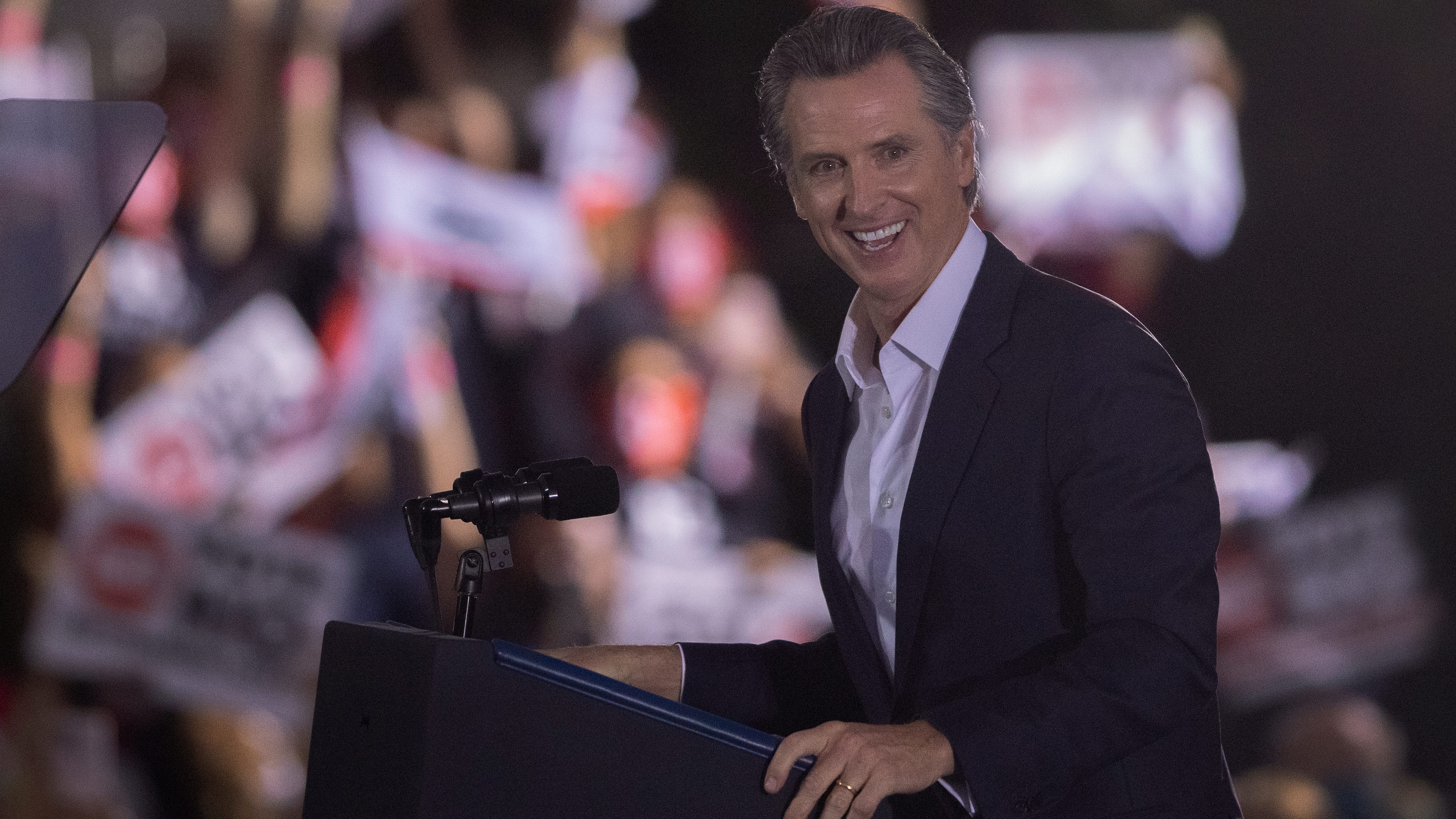 Gavin Newsom projected to remain California governor, beat recall