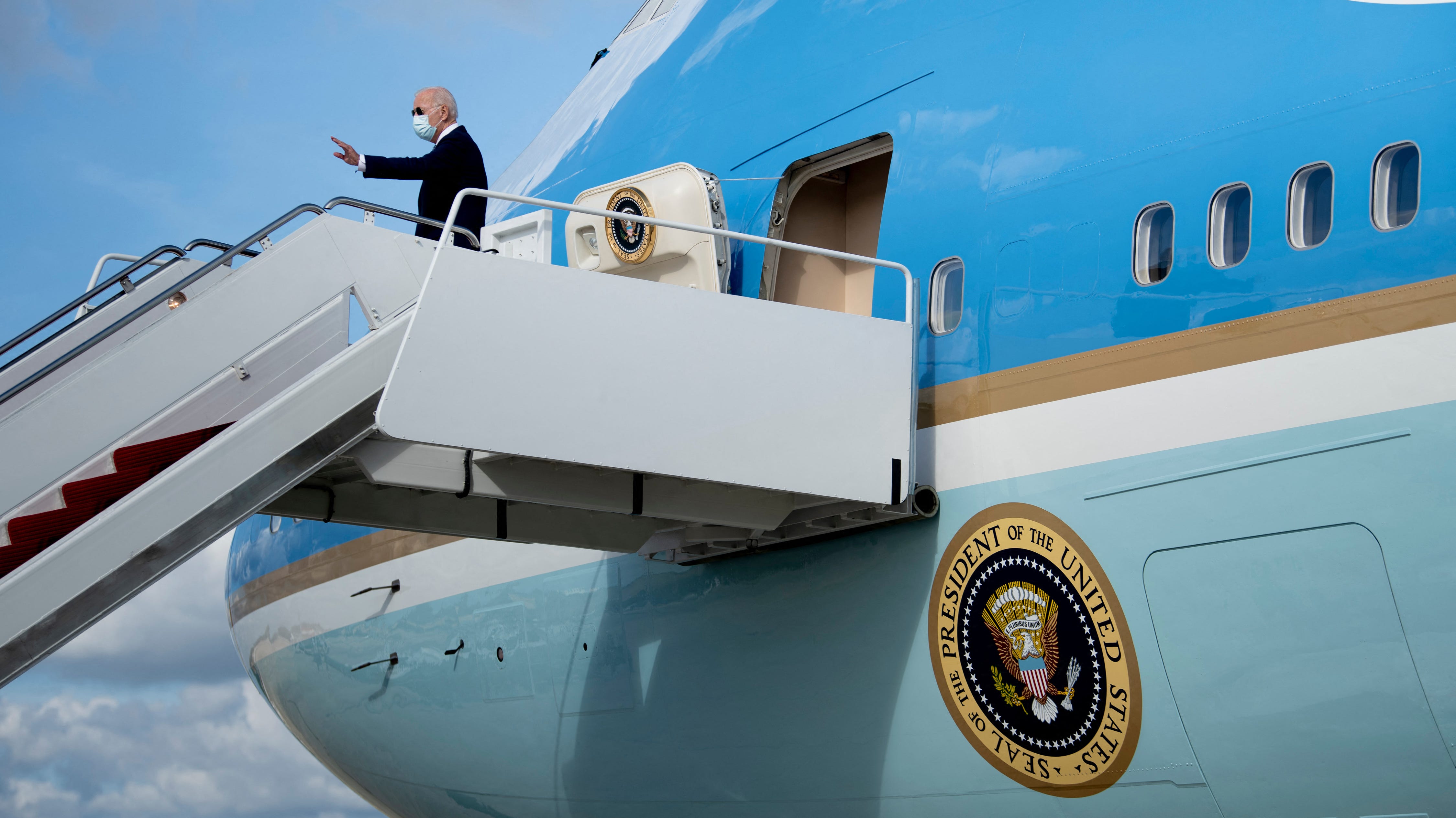 PHOTOS: President Biden lands at JFK Airport, greeted by de Blasio and Hochul