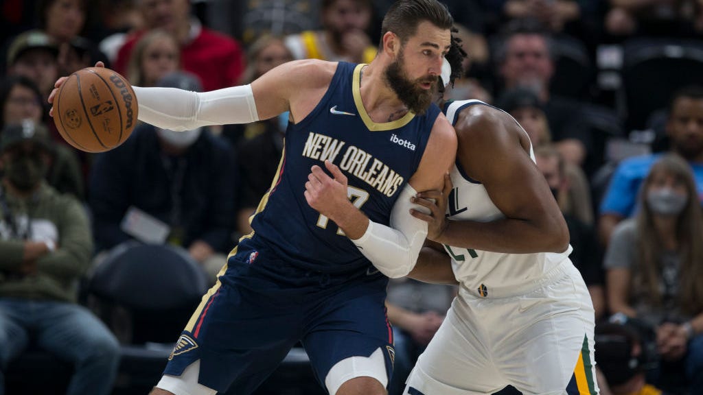 Pelicans center Jonas Valanciunas agrees to 2-year extension ahead of season-opener