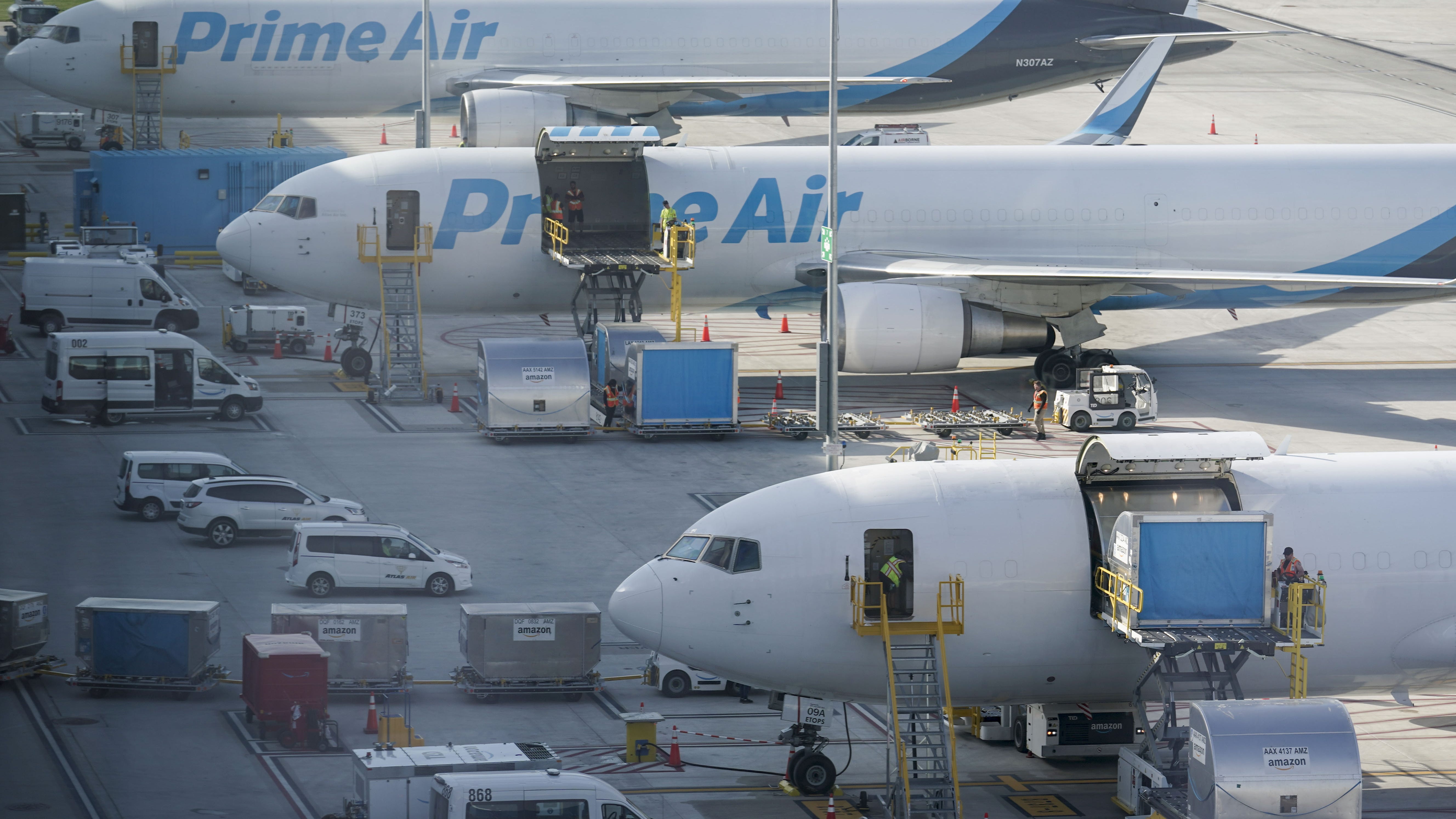Amazon bid to put cargo hub at Newark airport is grounded