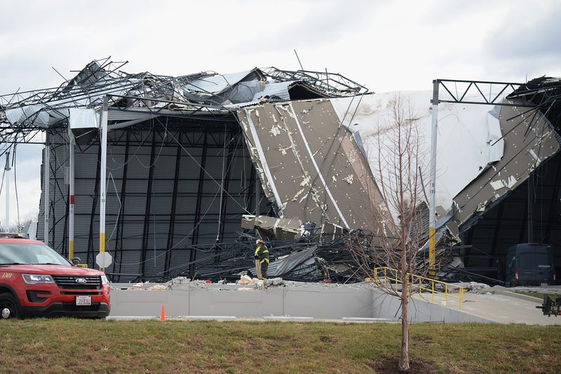 amazon warehouse in edwardsville, IL with roof collapsed in