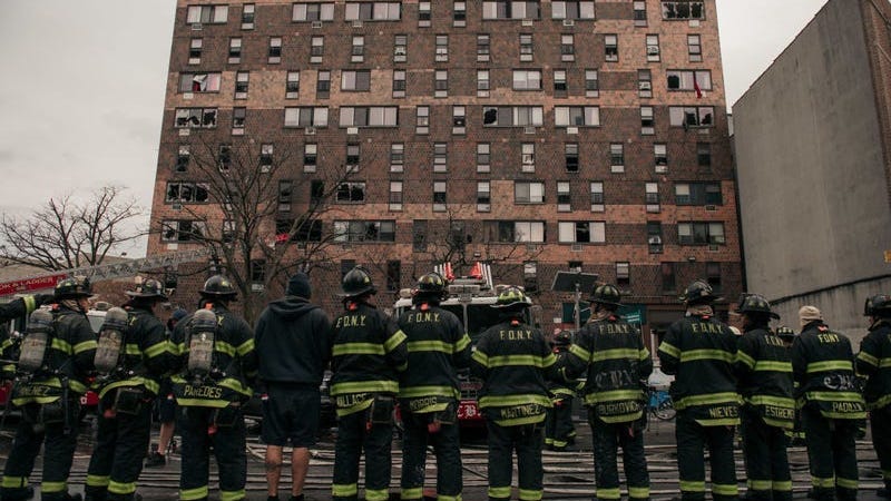 13 personas permanecen en estado crítico luego del incendio en el Bronx que cobró la vida de 19 personas