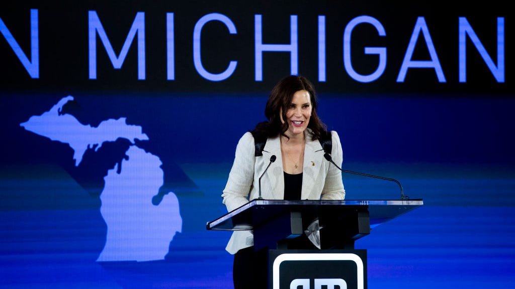 Whitmer to sign nearly $5B infrastructure bill to 'fix the damn roads'