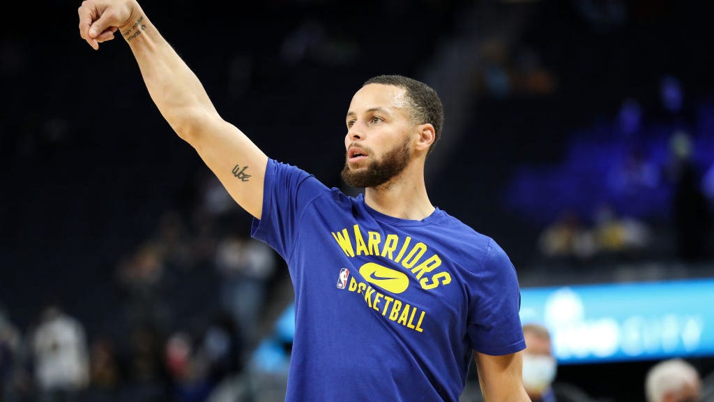 College students crowd windows to watch Steph Curry in practice gym