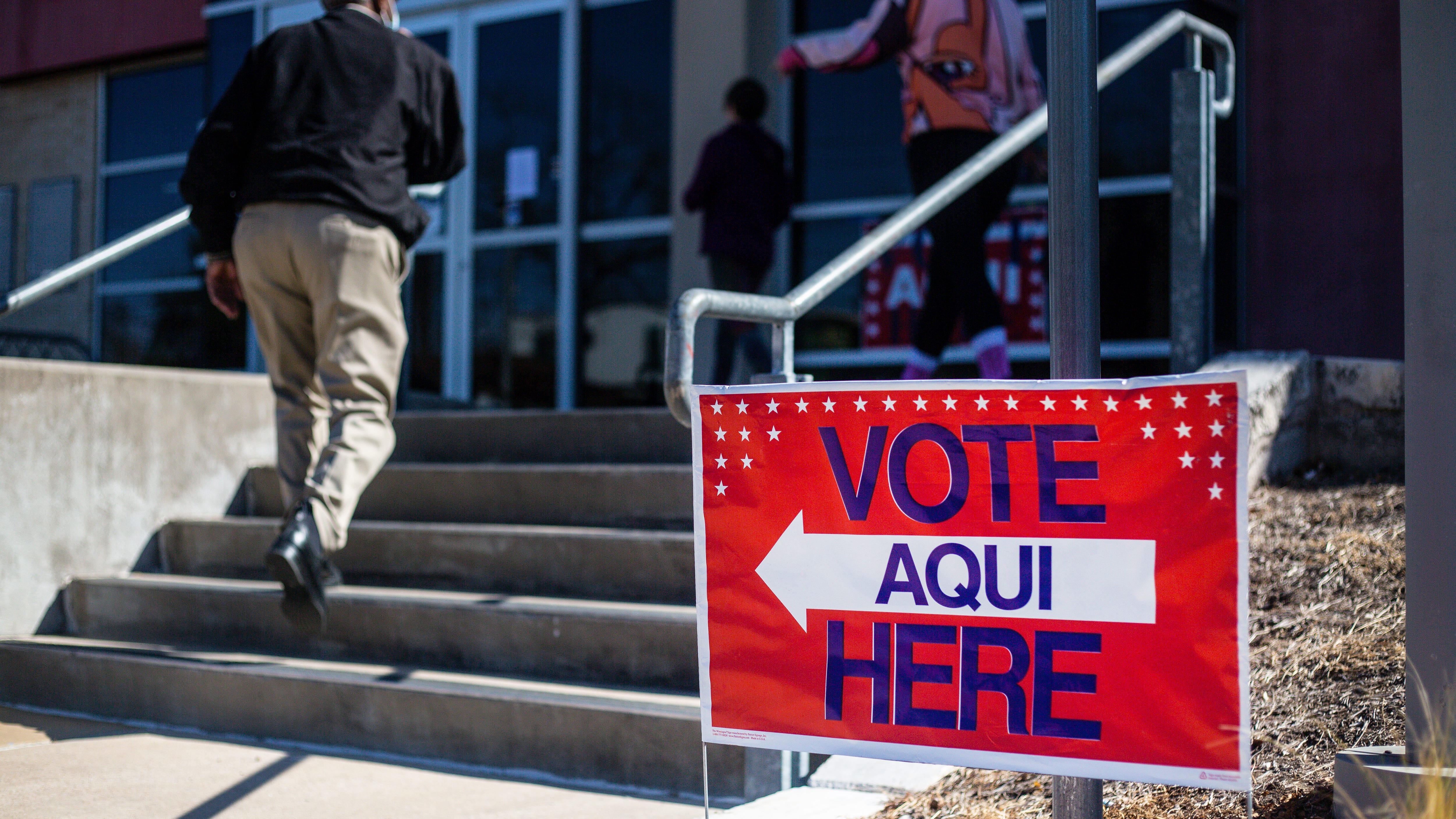 Texas voters to choose party nominees in primary runoff election
