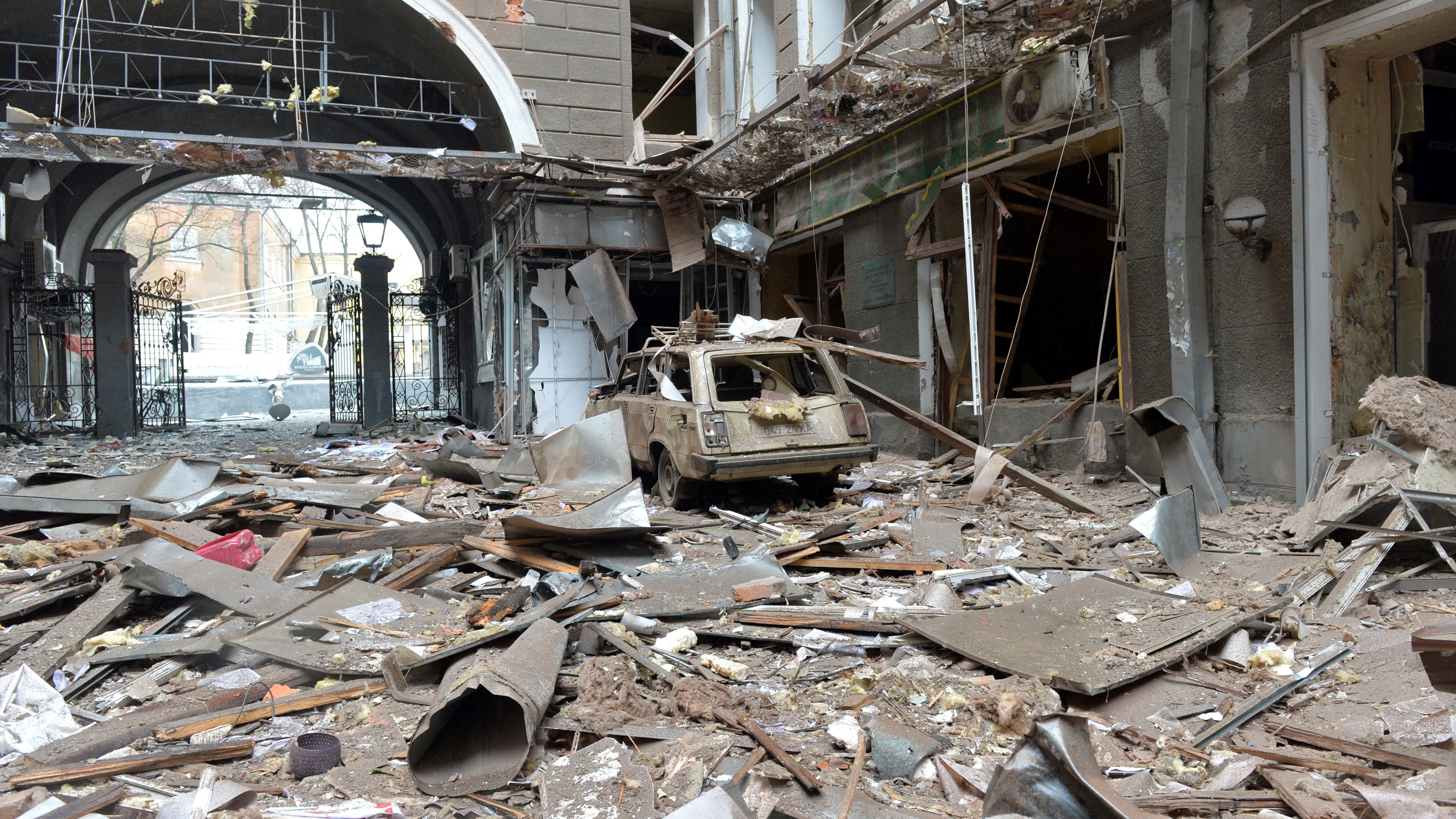UKRAINE-RUSSIA LIVE UPDATES: UN estimates 1M refugees have fled Ukraine