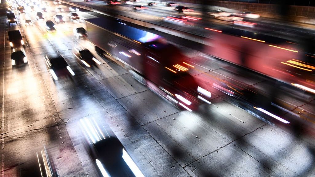 Person killed walking on 405 Freeway, 3 lanes shut down near Devonshire Street