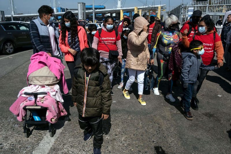 Greg Abbott, 25 other GOP governors, to form "border strike force"