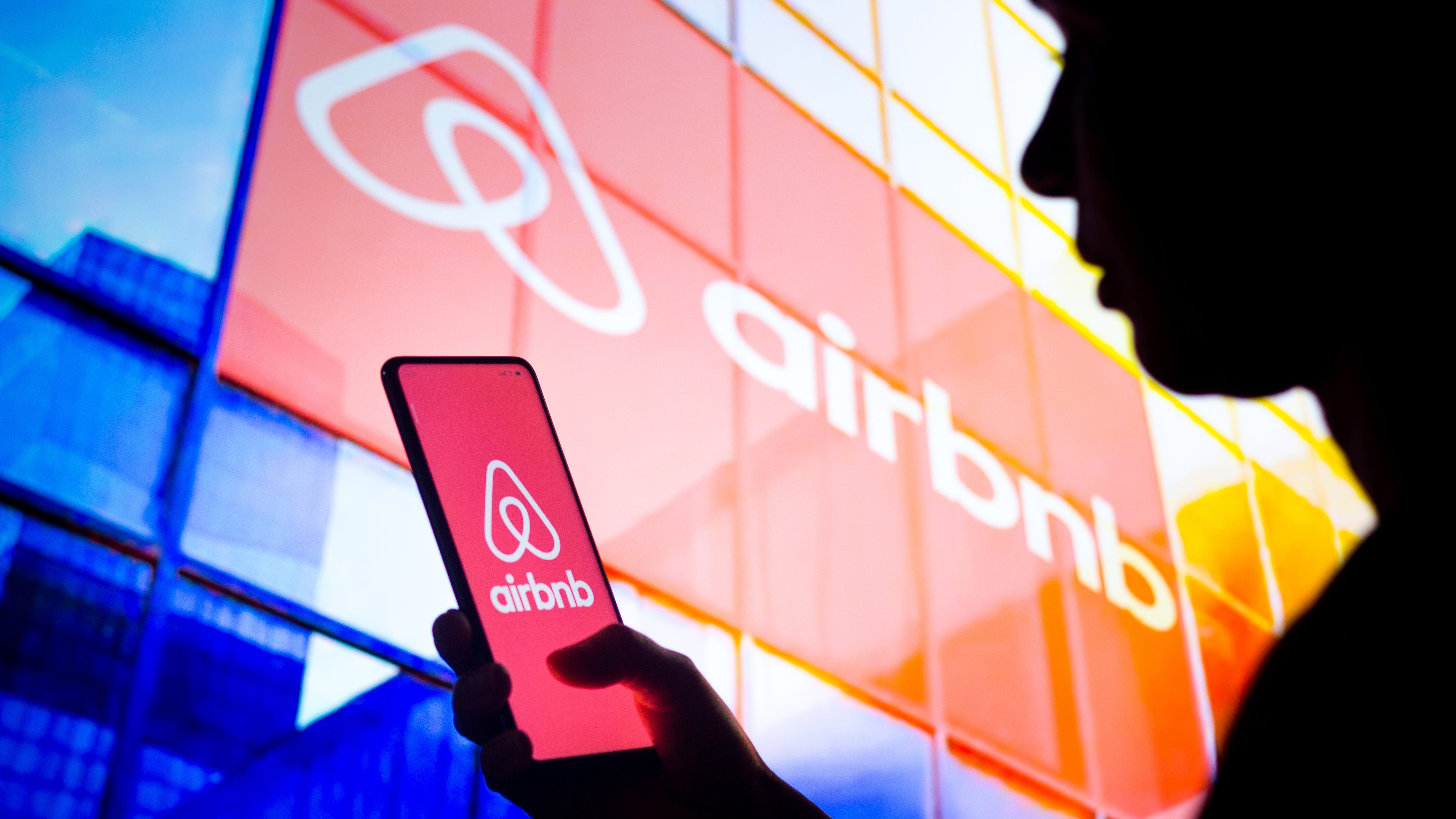 NYC has more Airbnbs available than apartments for rent: Douglas Elliman