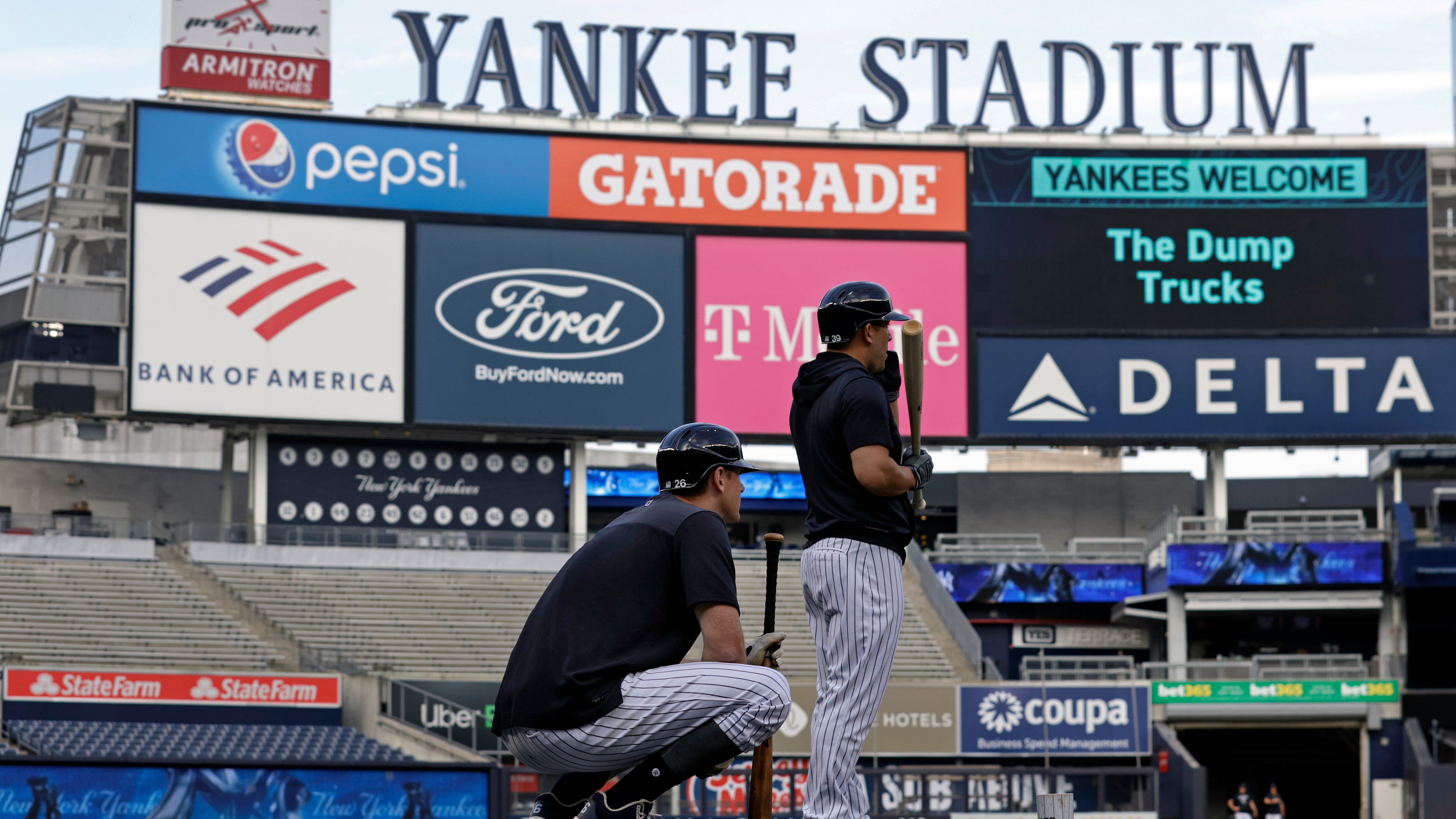 Yankees still have two 'starting players' unvaccinated as series in Toronto nears: Reports