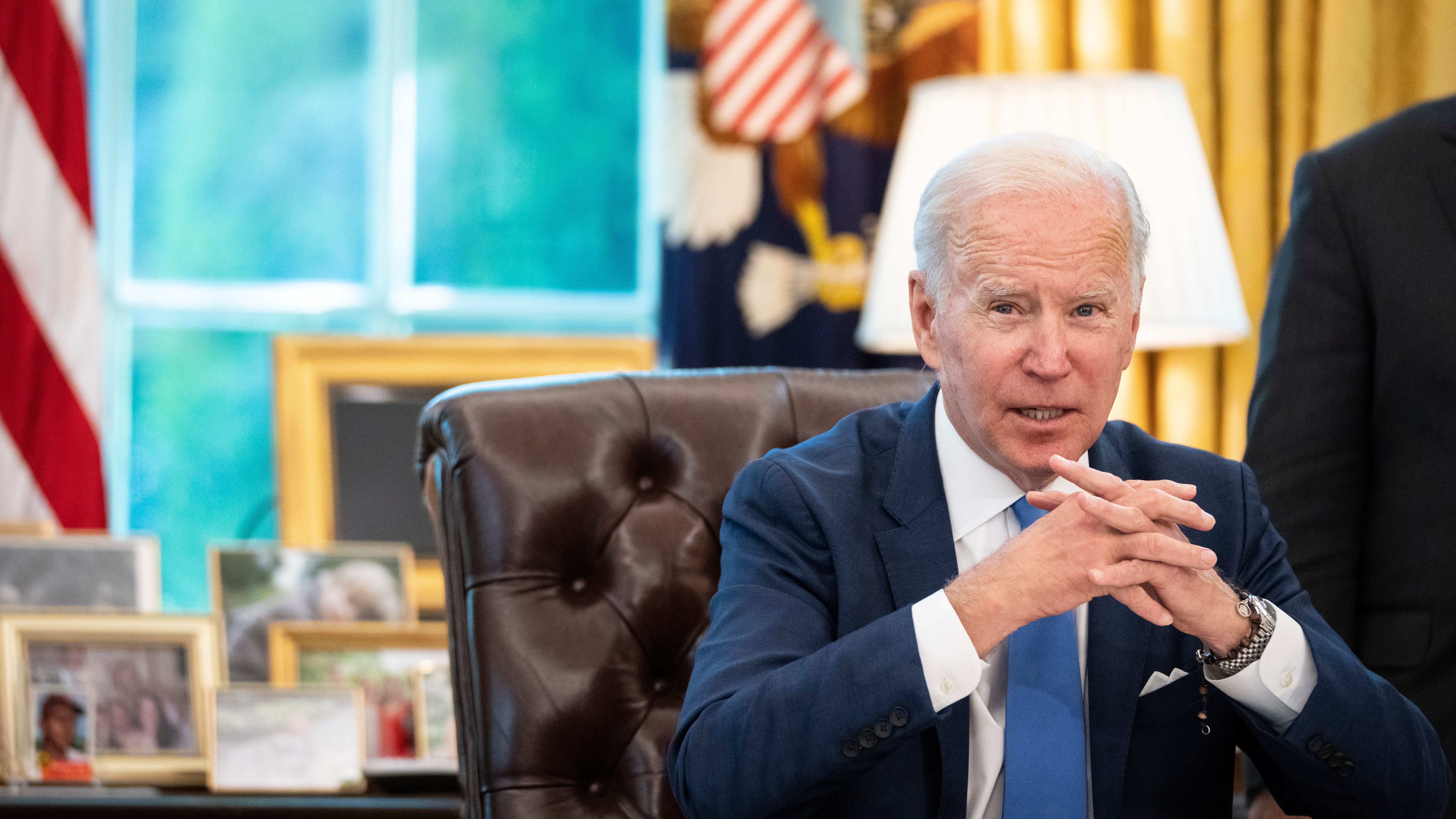 Biden orders flags at half-staff to mark 1M US COVID deaths