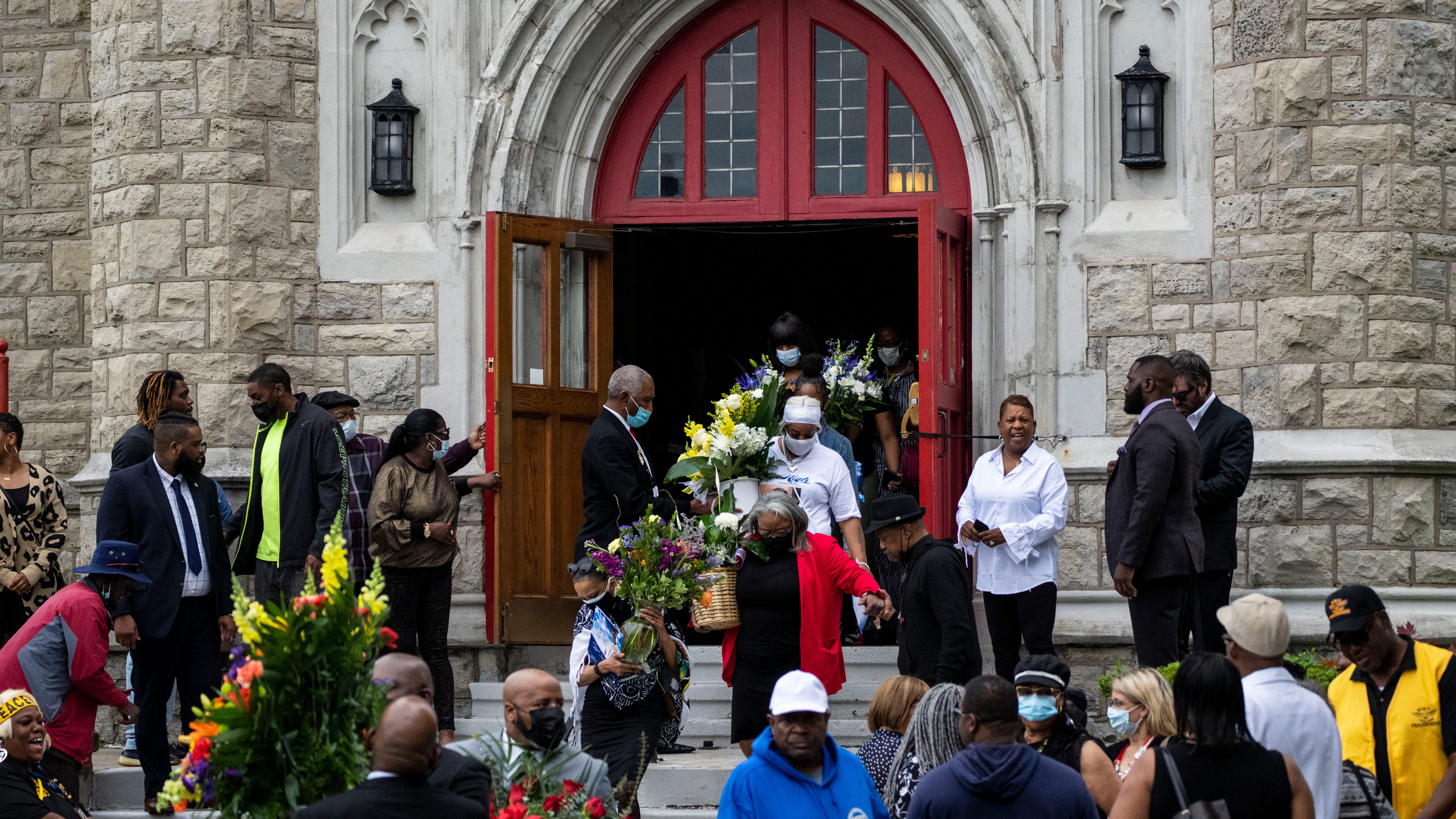 Buffalo men's store hosting suit giveaway for attendees of Tops victims' funerals