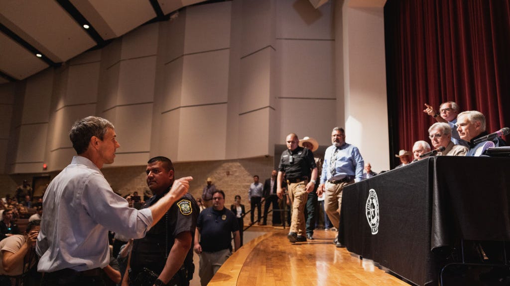 WATCH: Gov. Greg Abbott’s powerful response after Beto O’Rourke interrupts press conference on Uvalde school shooting