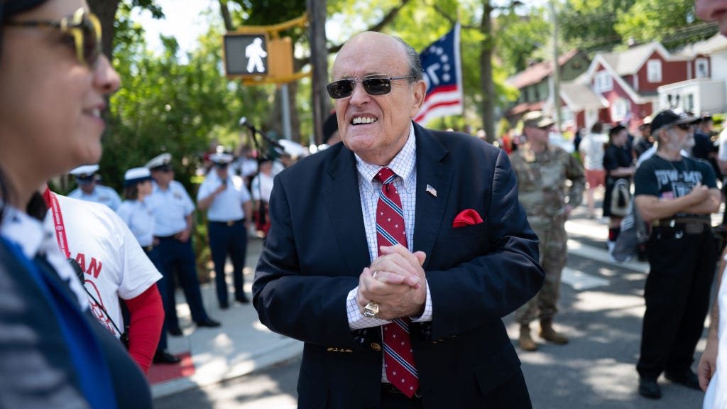 SI ShopRite worker who slapped Giuliani on back can have charge dropped