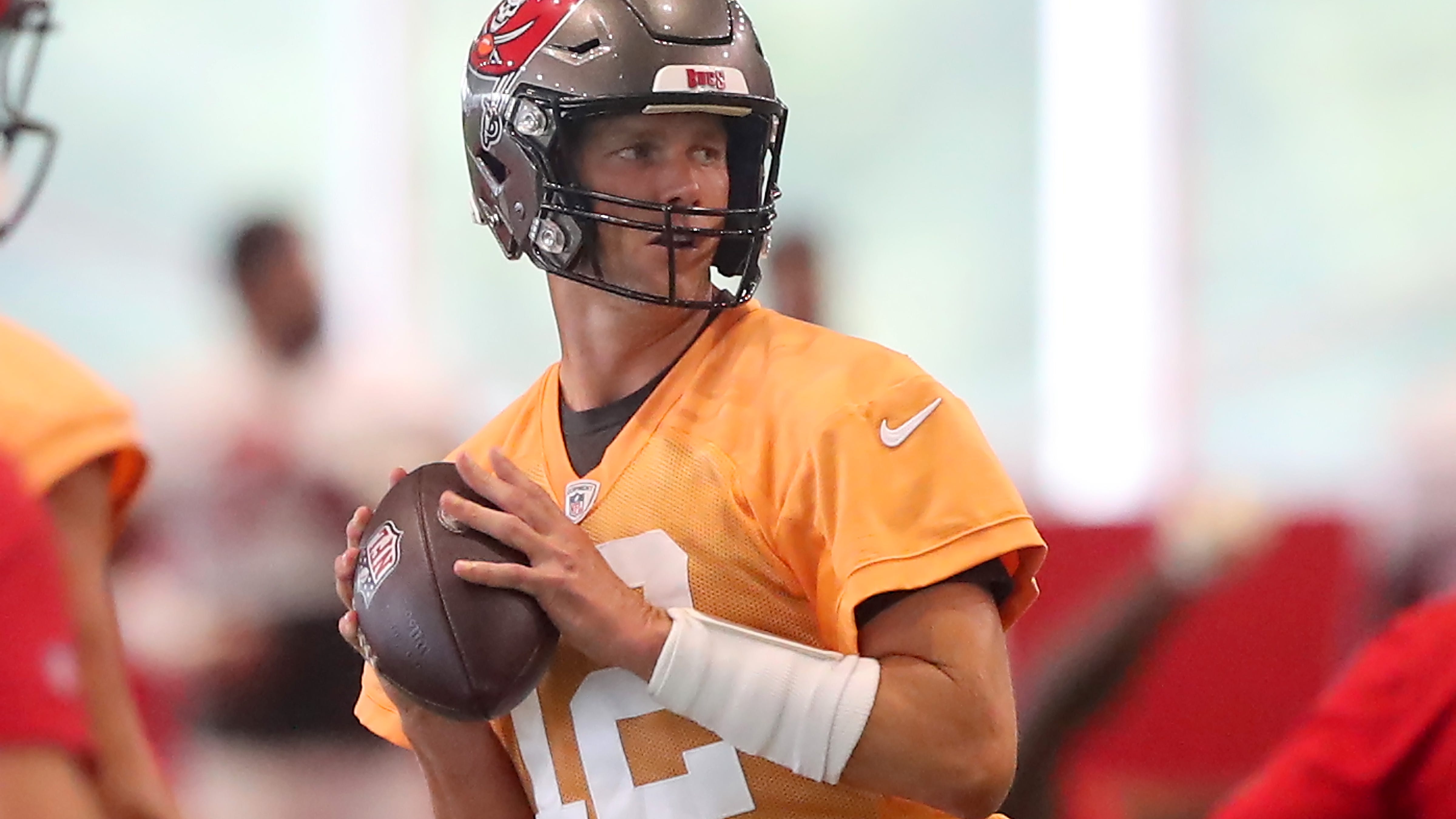 Joe Theismann offers broadcasting advice to Tom Brady