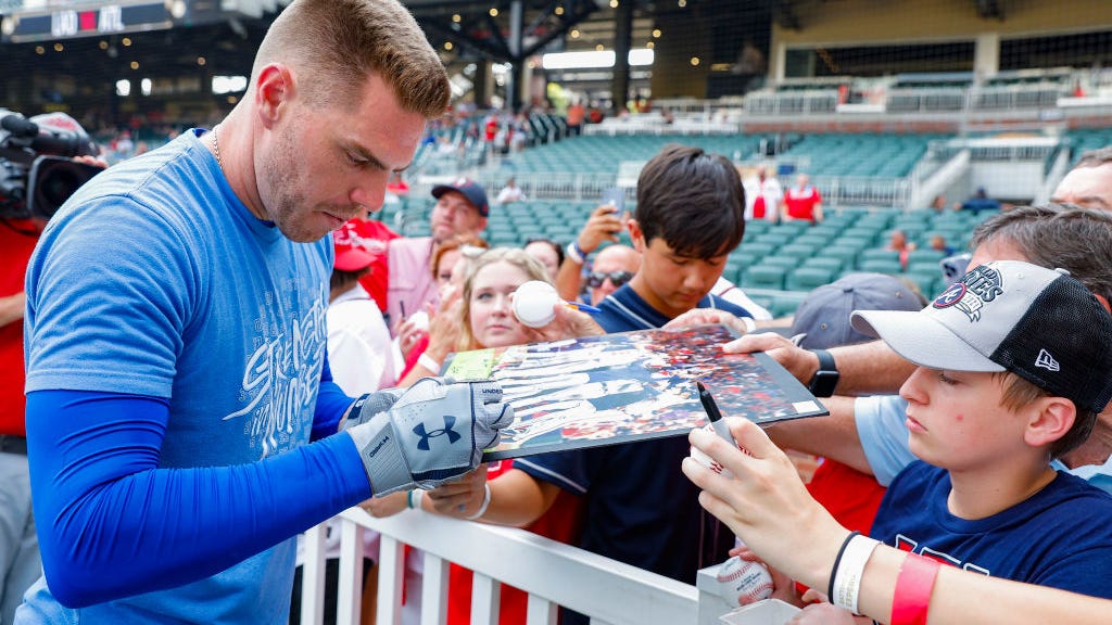 Freddie Freeman gets teary-eyed during emotional press conference in return to Atlanta