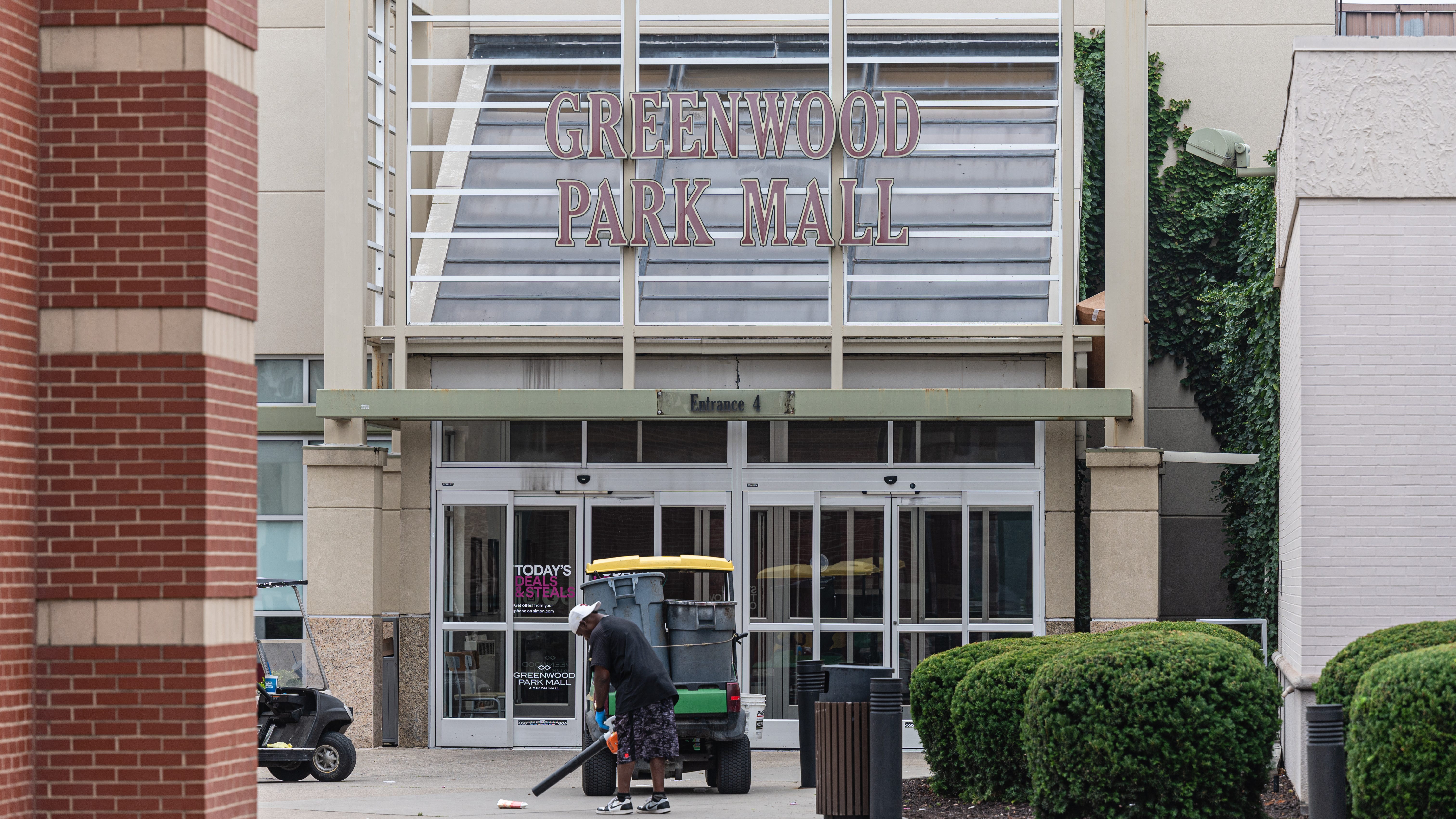 Police: 3 people and gunman killed in Indiana mall shooting