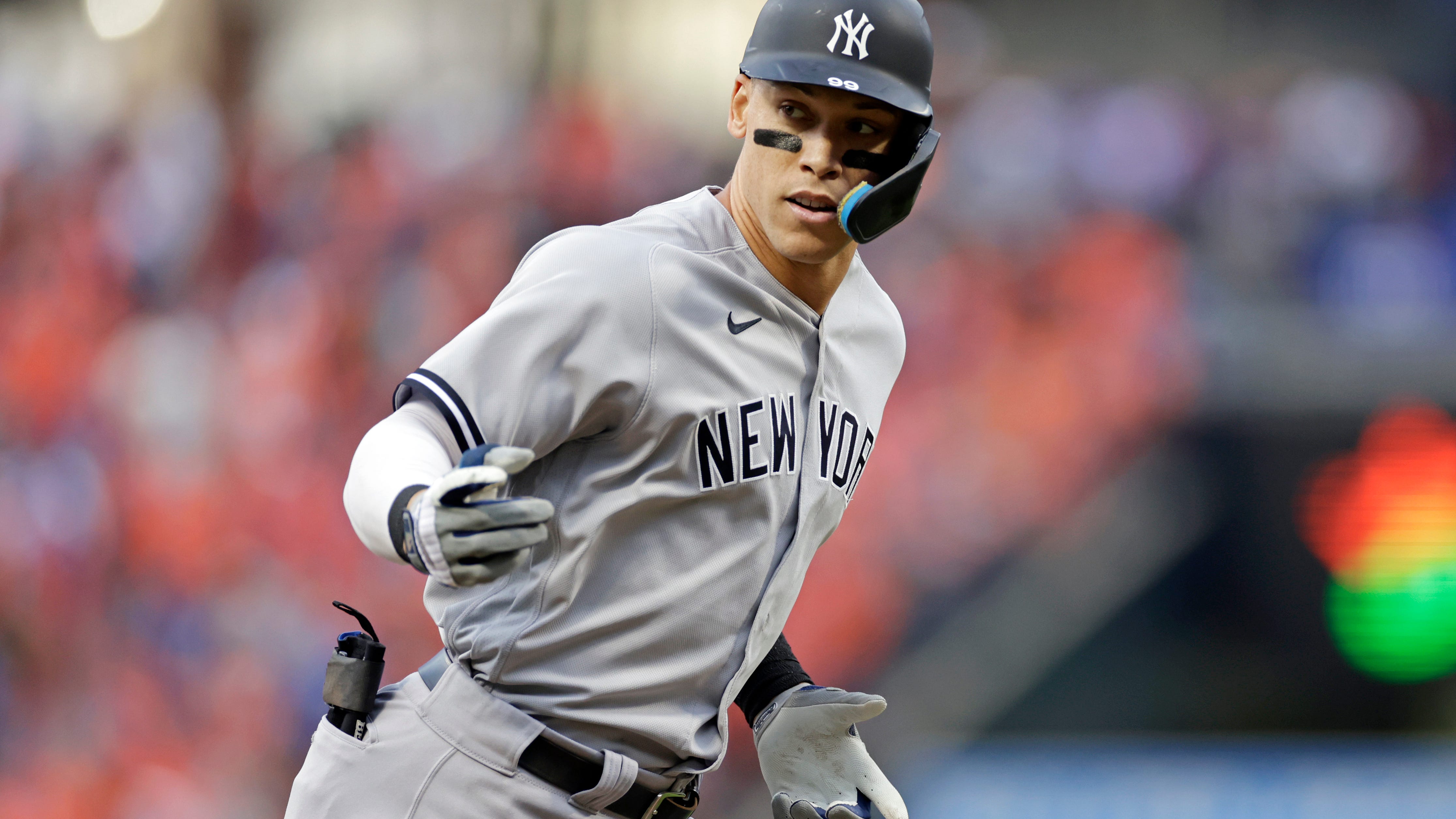 Aaron Judge's HR chase is too improbable to be clouded by uncertain Yankees future