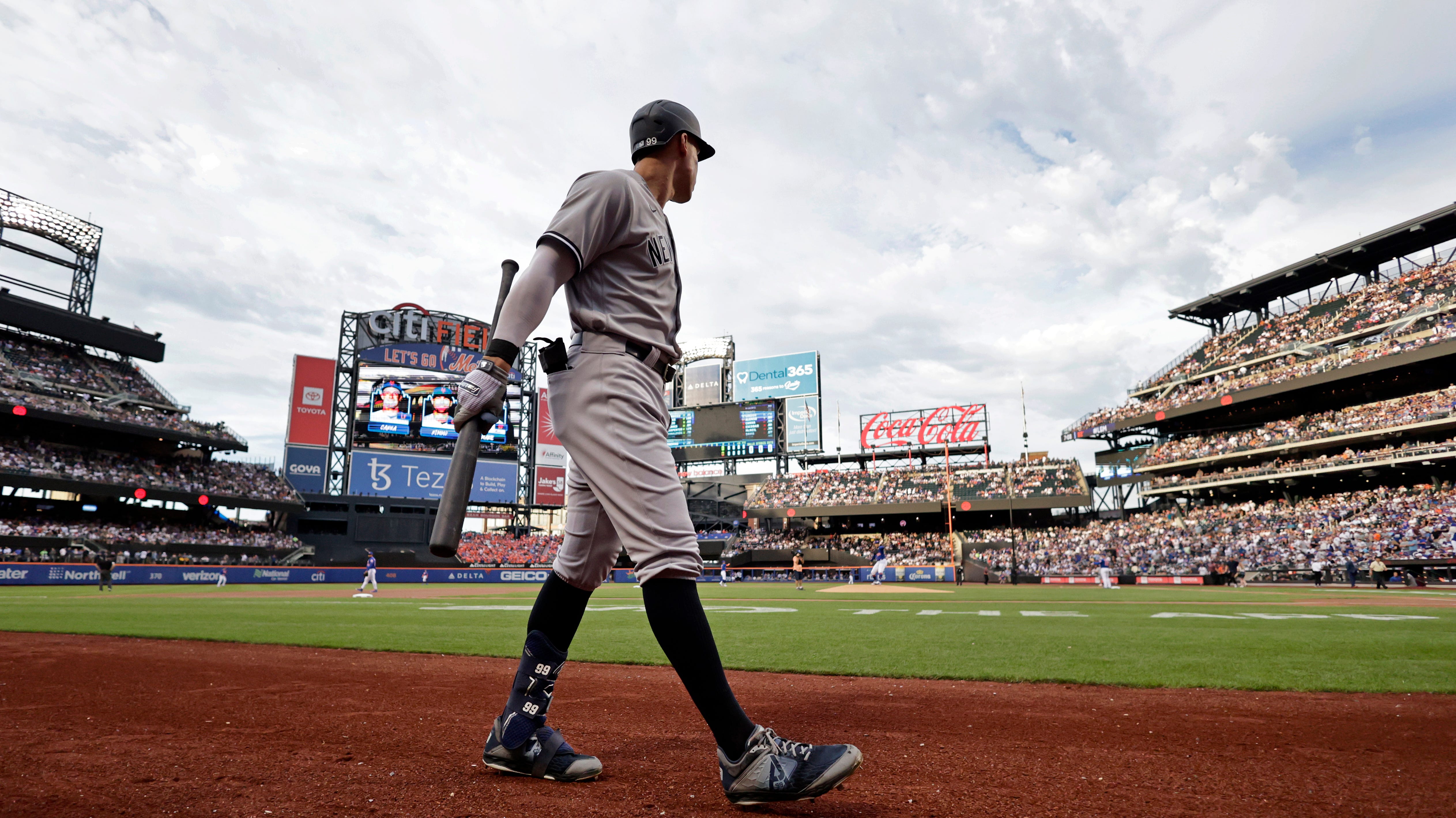 Are Mets or Yankees more at risk of a New York collapse?