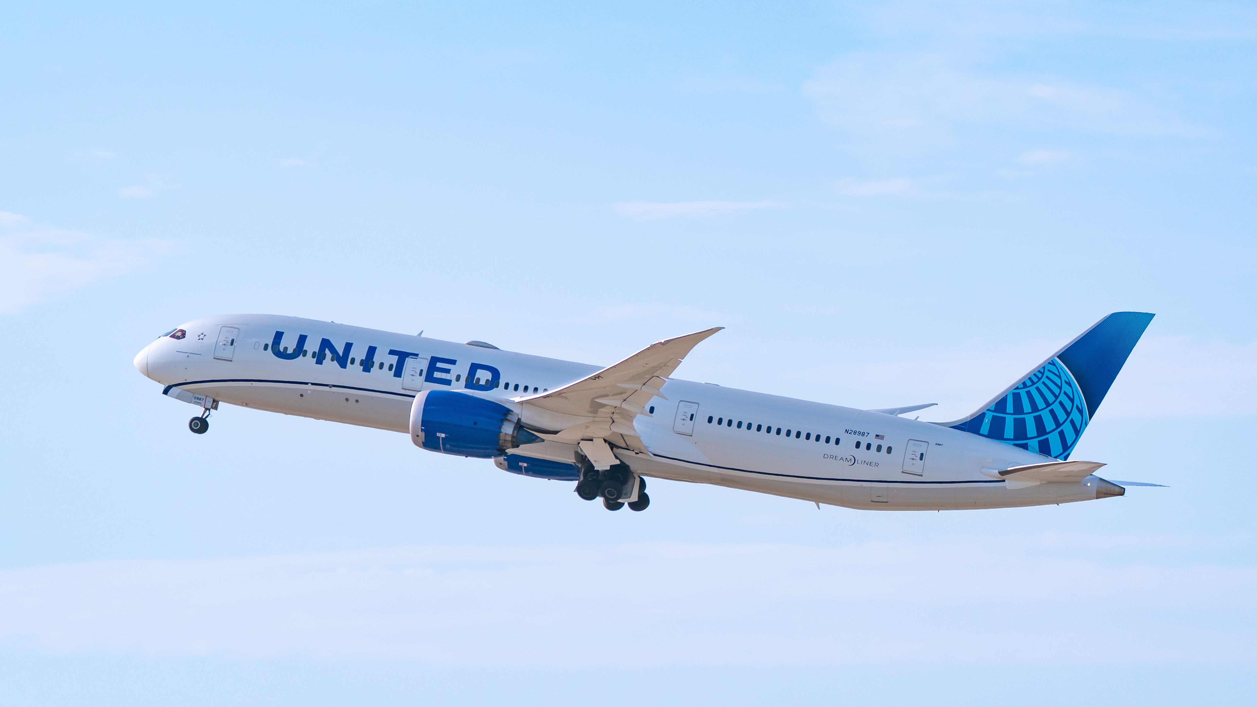 United Airlines flight from Newark diverted to Washington due to disruptive passenger