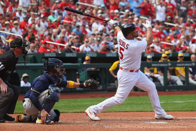 albert pujols swangin his bat