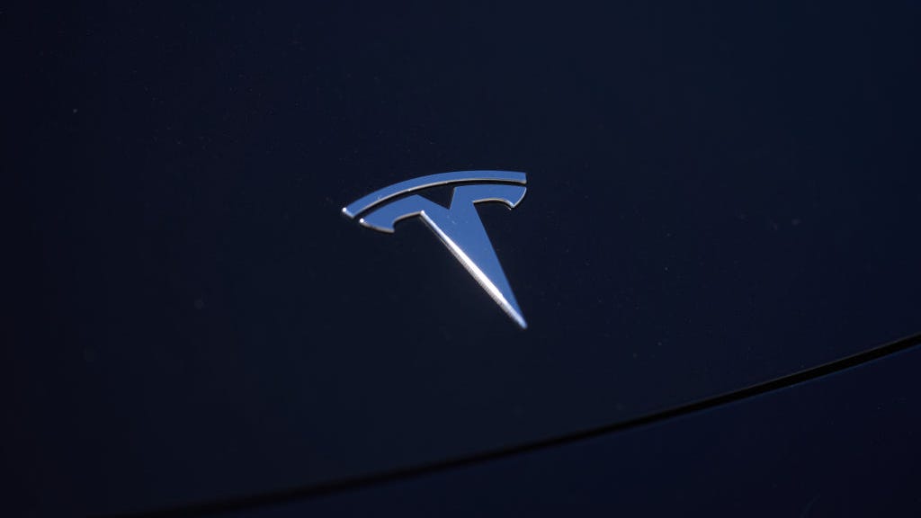 Man dead after Tesla collides with 9 vehicles