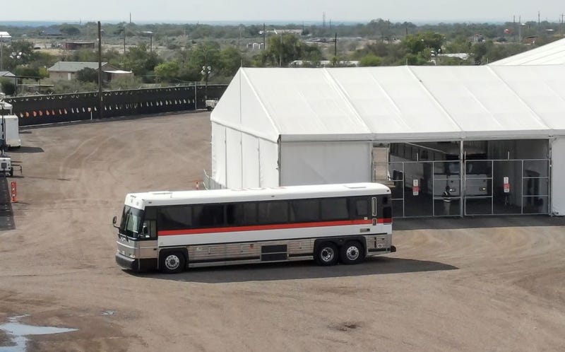 Migrant bus