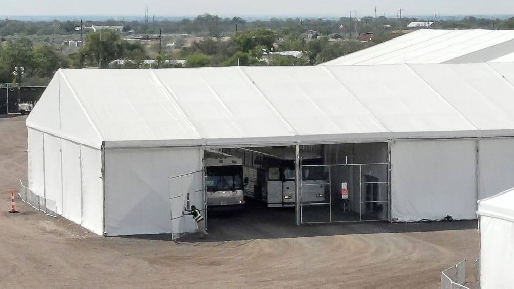 Report: Busload of migrants being sent from Del Rio to Philadelphia