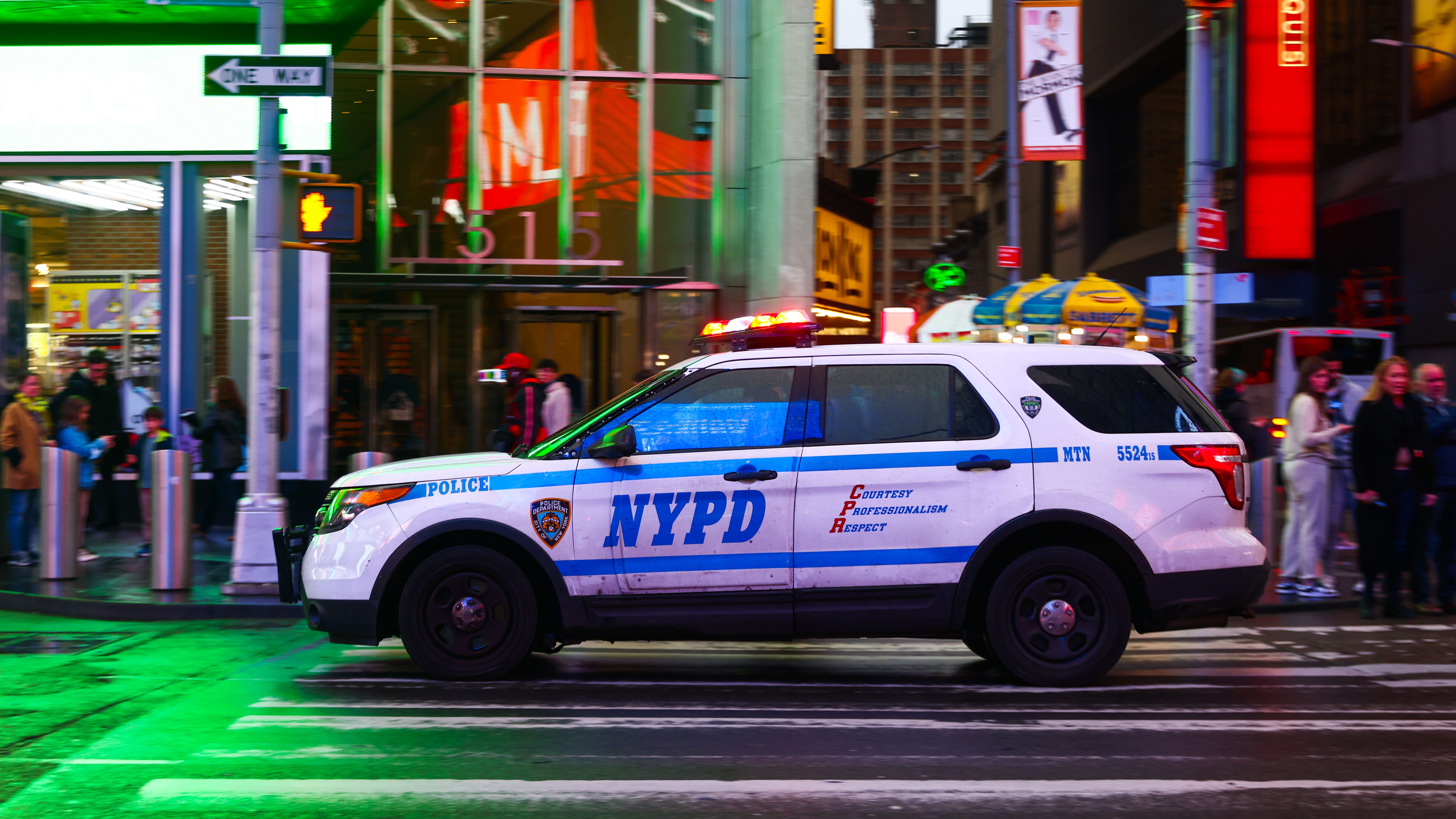 Man slashes teens in heart of Times Square