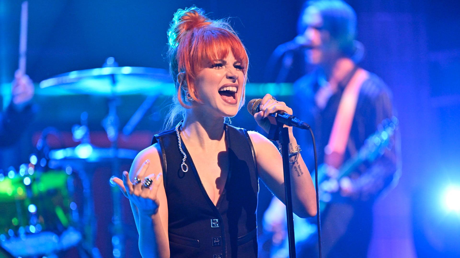 Paramore brings the horror of 'The News' to new video: Watch now