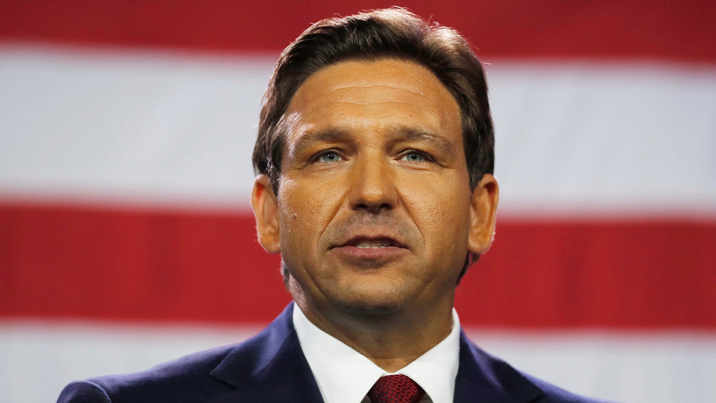 Polarizing Florida governor expected in Elmhurst today to address Chicago police group
