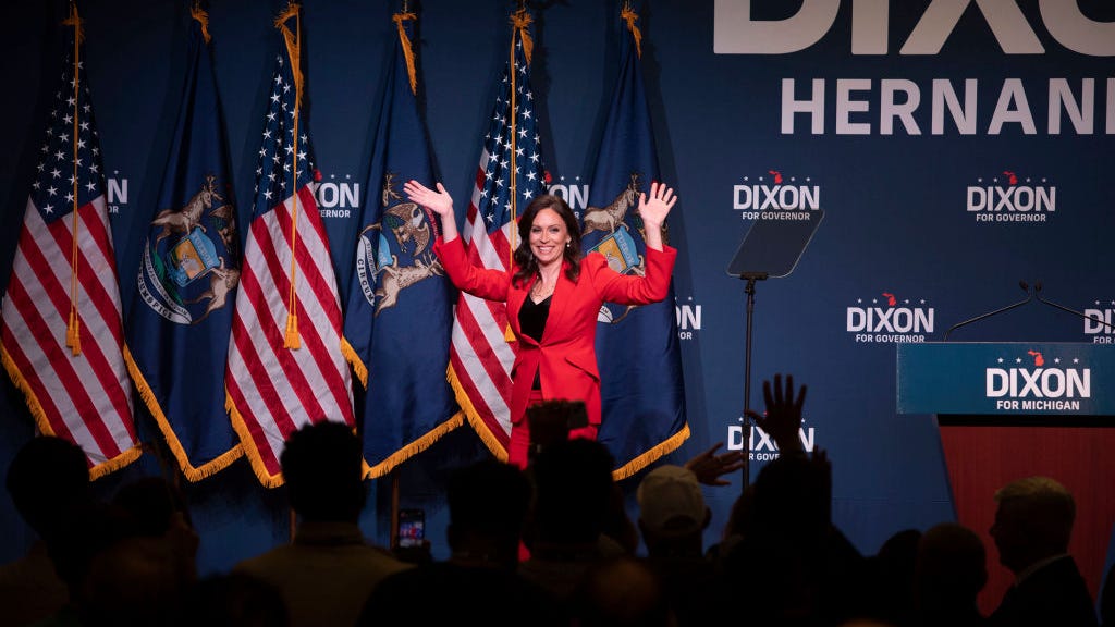 Dixon says it's 'gonna be a late night for us,' wasn't ready to concede in speech prior to AP calling the race