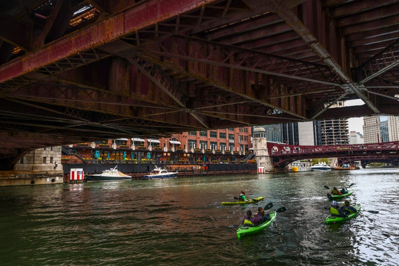 Kayak tour on Chicago River in 2022.