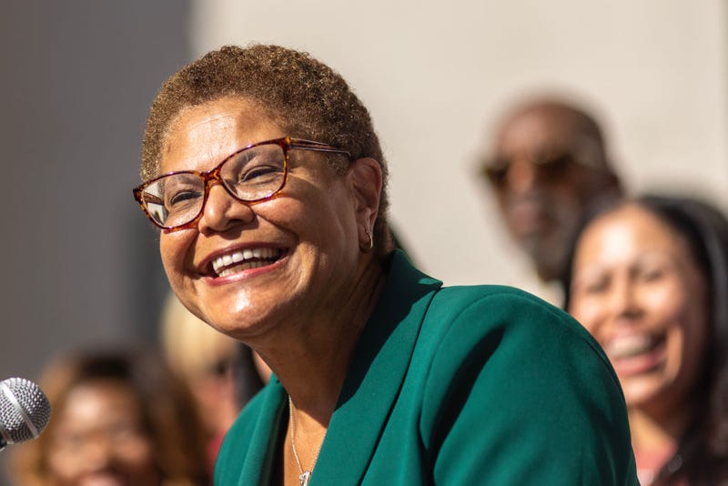  Los Angeles Mayor-elect Karen Bass addresses a news conference after her L.A. mayoral election win on November 17, 2022 in Los Angeles, California.