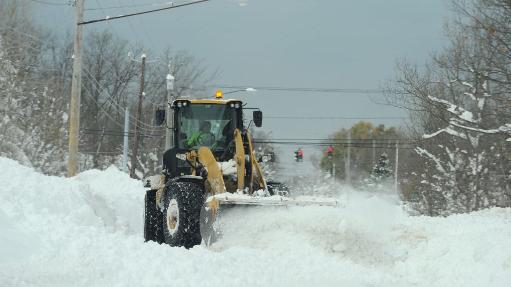 Bills dig themselves out of snow to make trip to Detroit